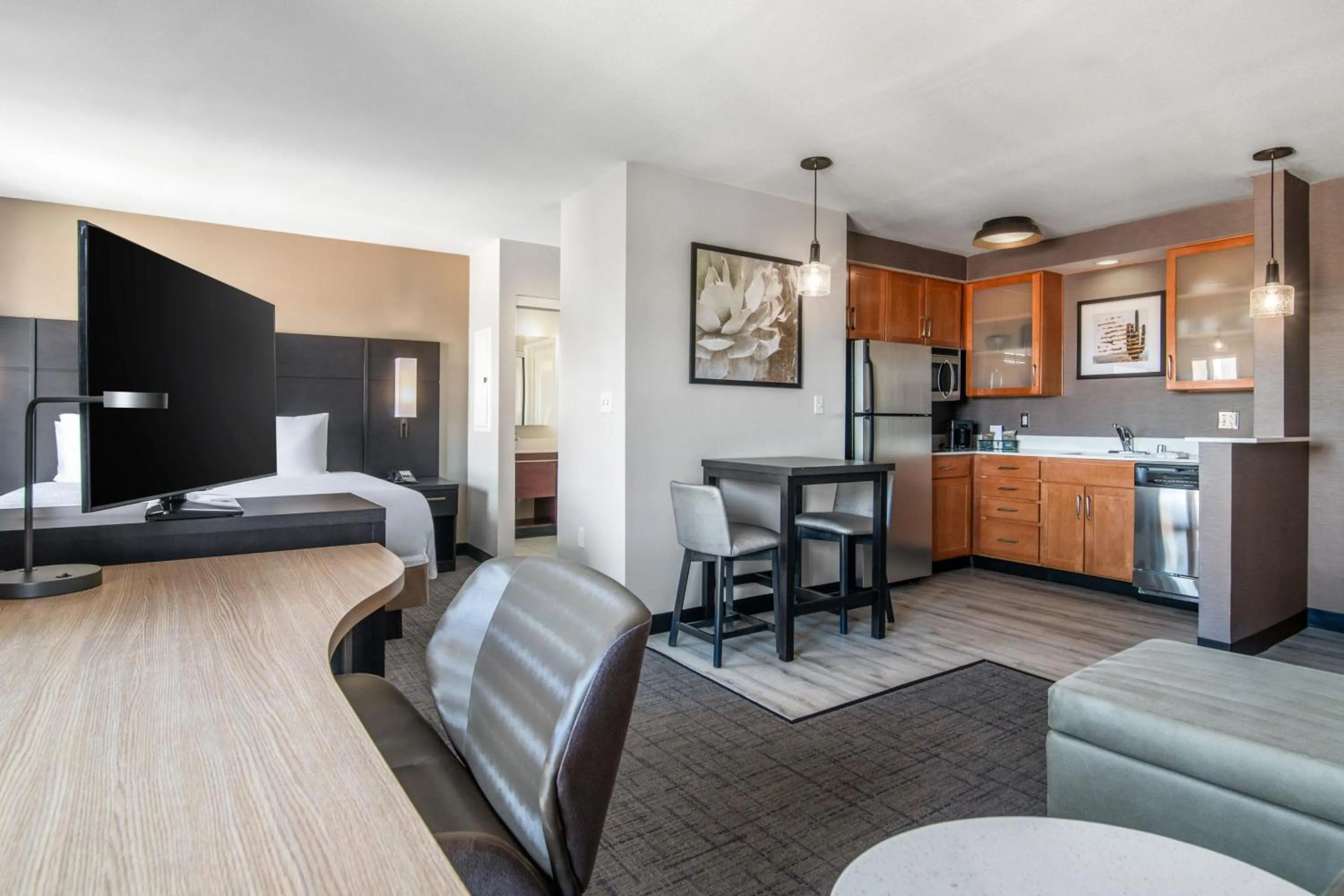 Photo of the whole room, Bed in Residence Inn Phoenix Glendale Sports & Entertainment District