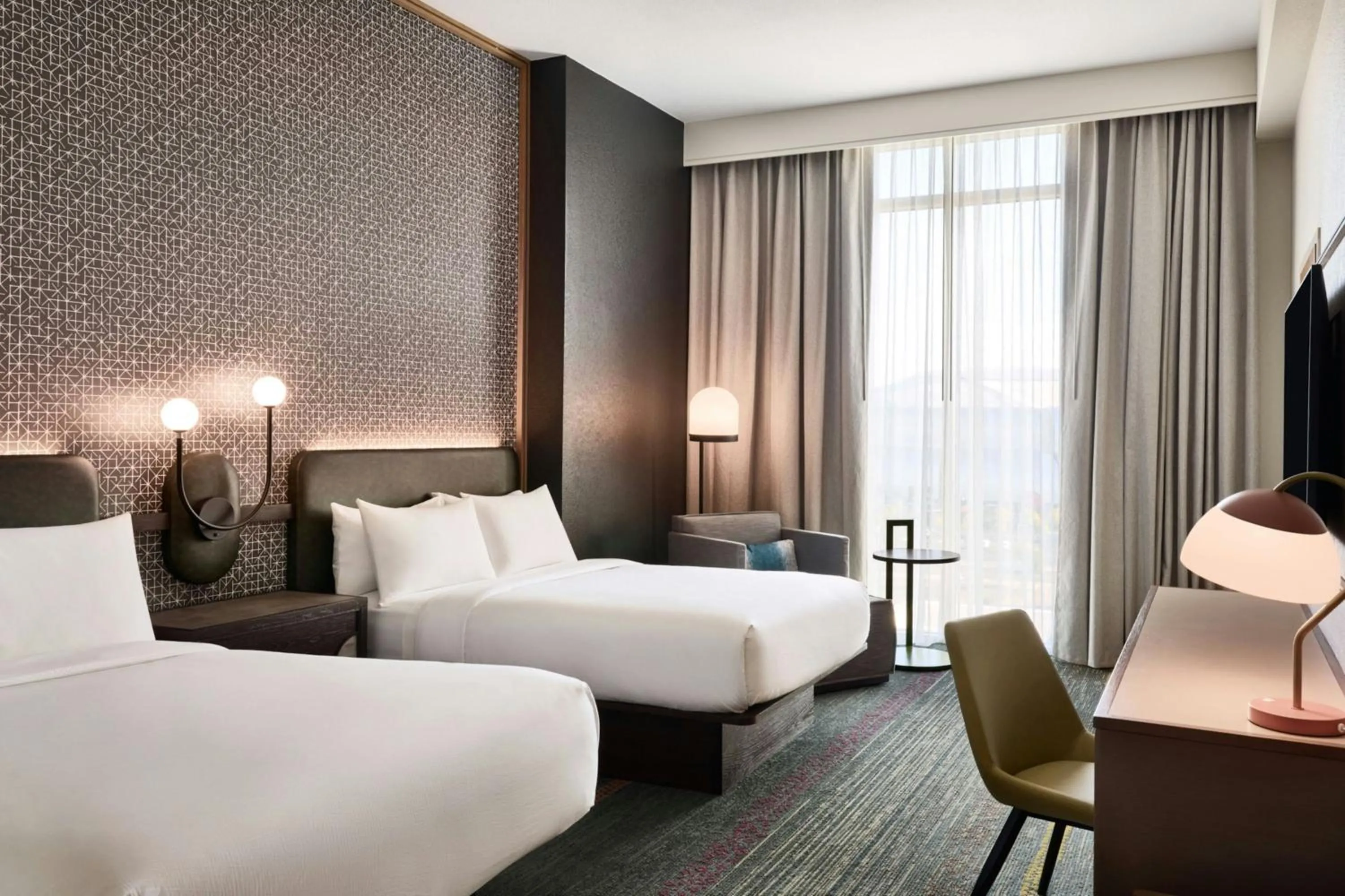 Photo of the whole room, Bed in Renaissance Phoenix Glendale Hotel & Conference Center