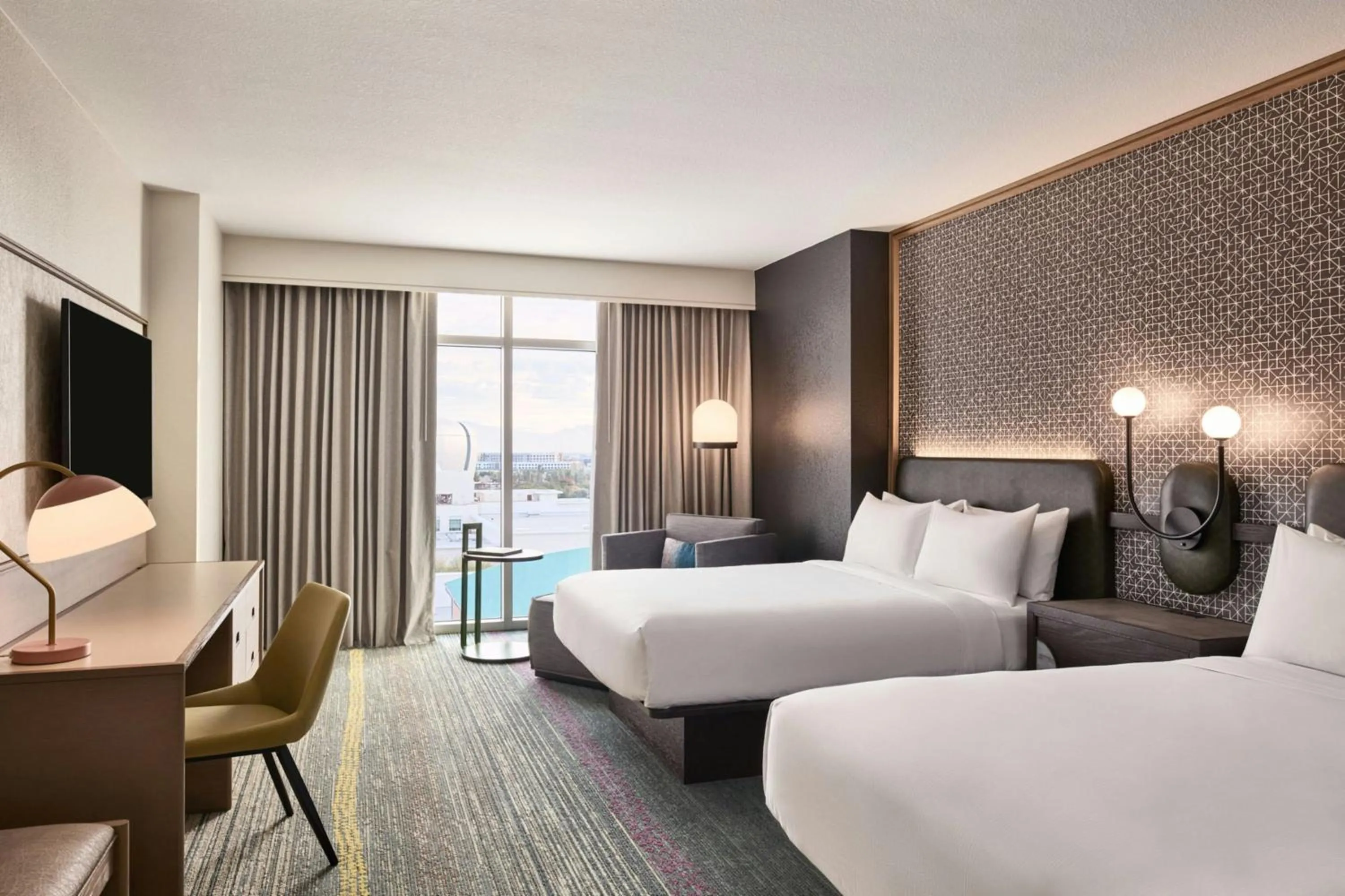 Photo of the whole room, Bed in Renaissance Phoenix Glendale Hotel & Conference Center