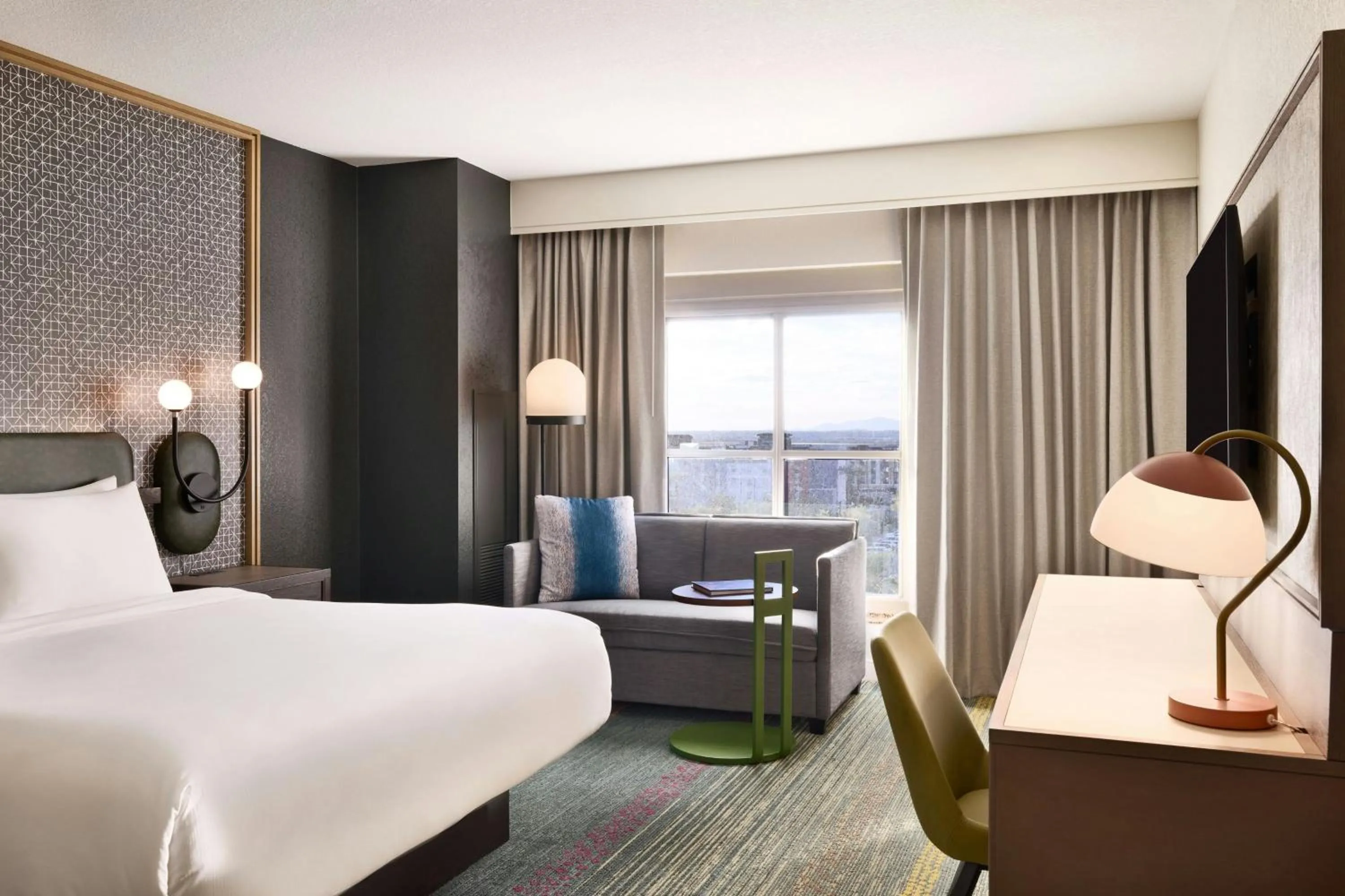 Photo of the whole room, Bed in Renaissance Phoenix Glendale Hotel & Conference Center