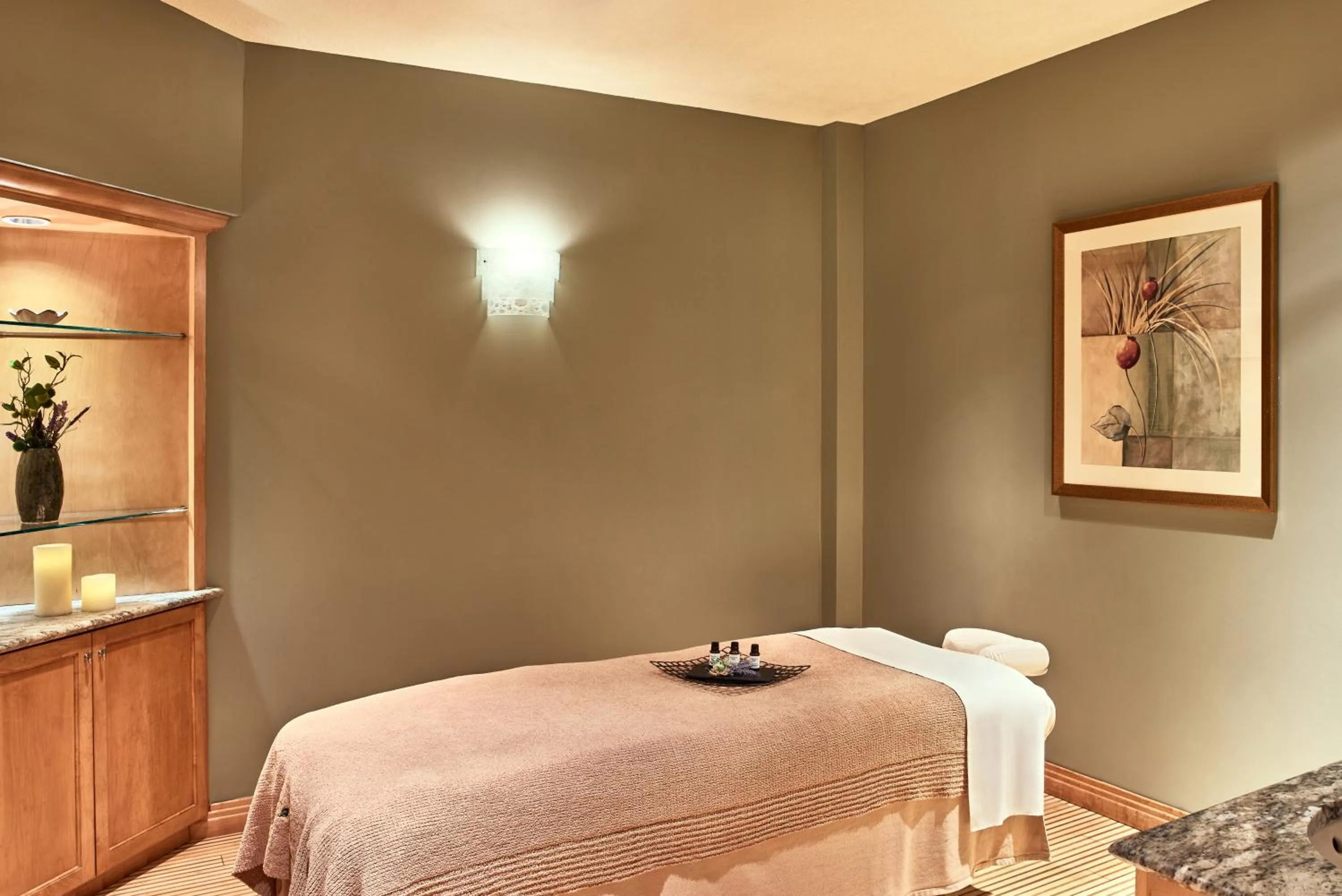 Spa and wellness centre/facilities, Bed in Renaissance Phoenix Glendale Hotel & Conference Center
