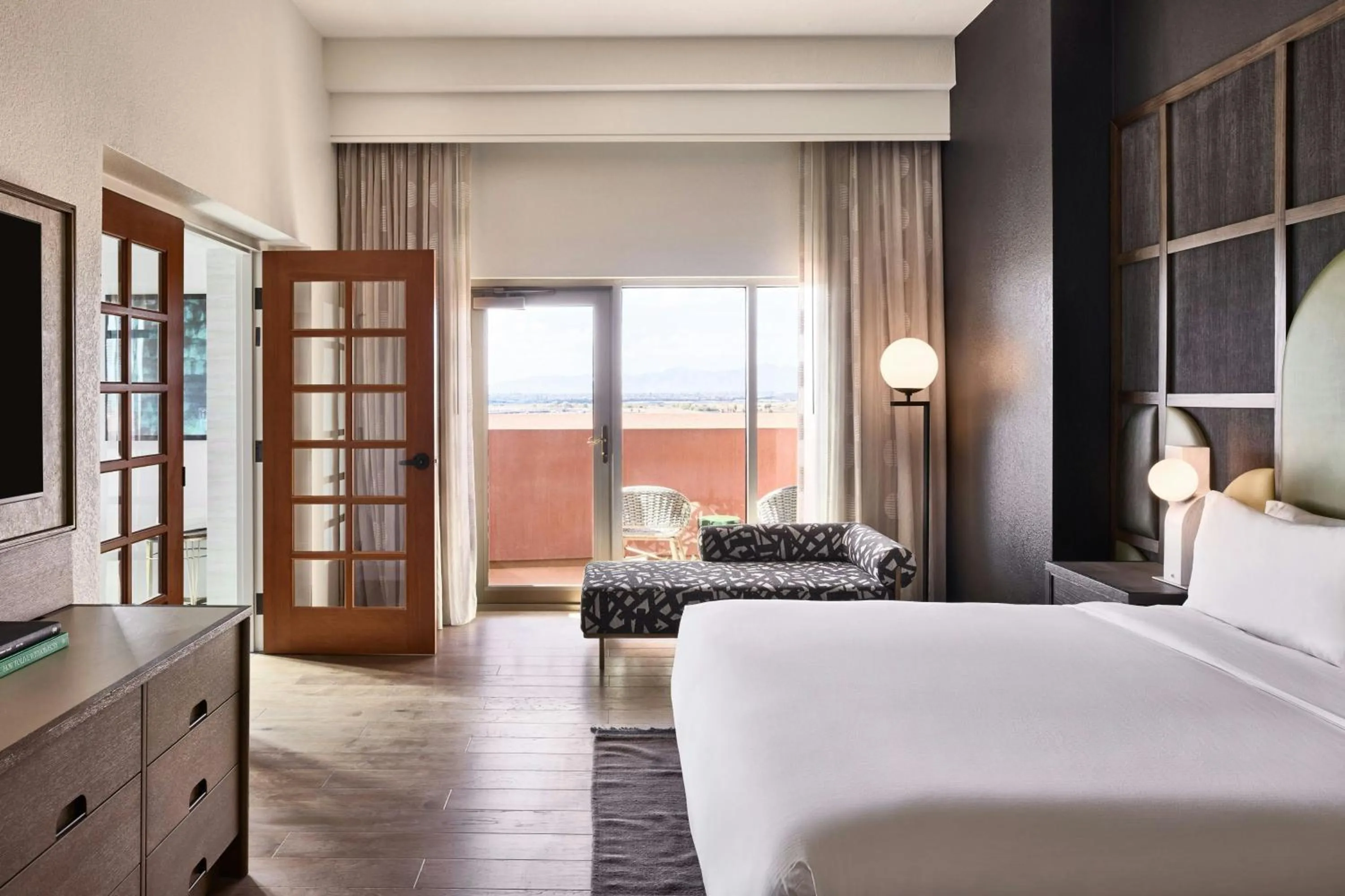 Bedroom, Bed in Renaissance Phoenix Glendale Hotel & Conference Center