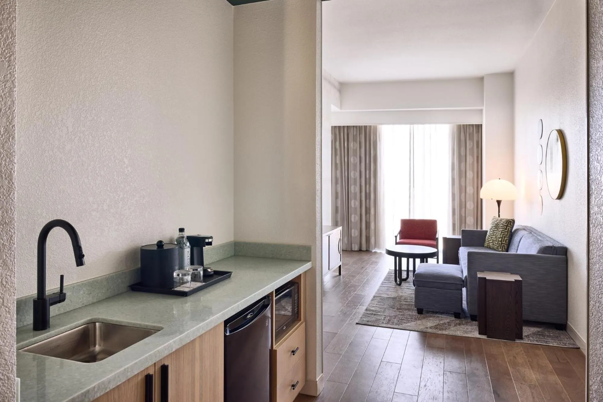 Living room in Renaissance Phoenix Glendale Hotel & Conference Center