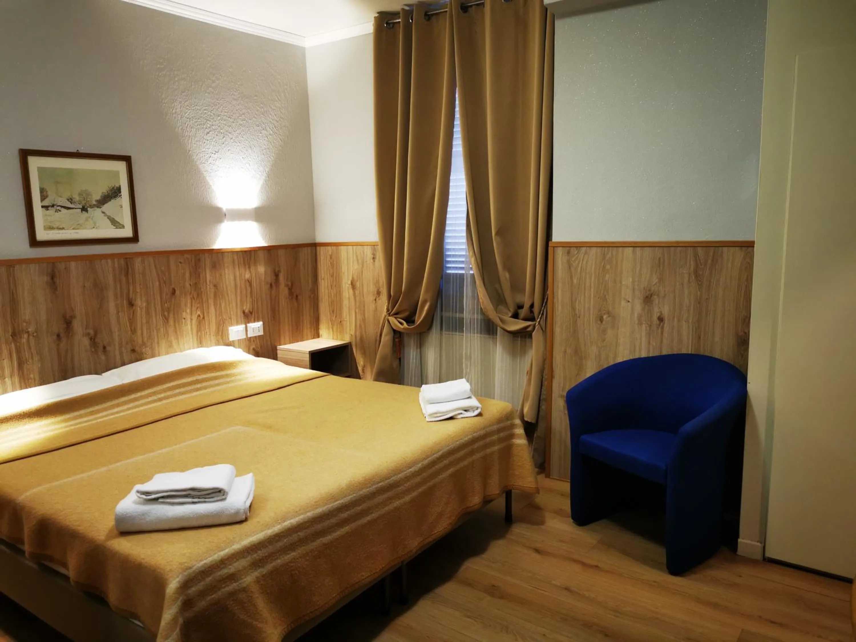 Bed in New Alexander Hotel