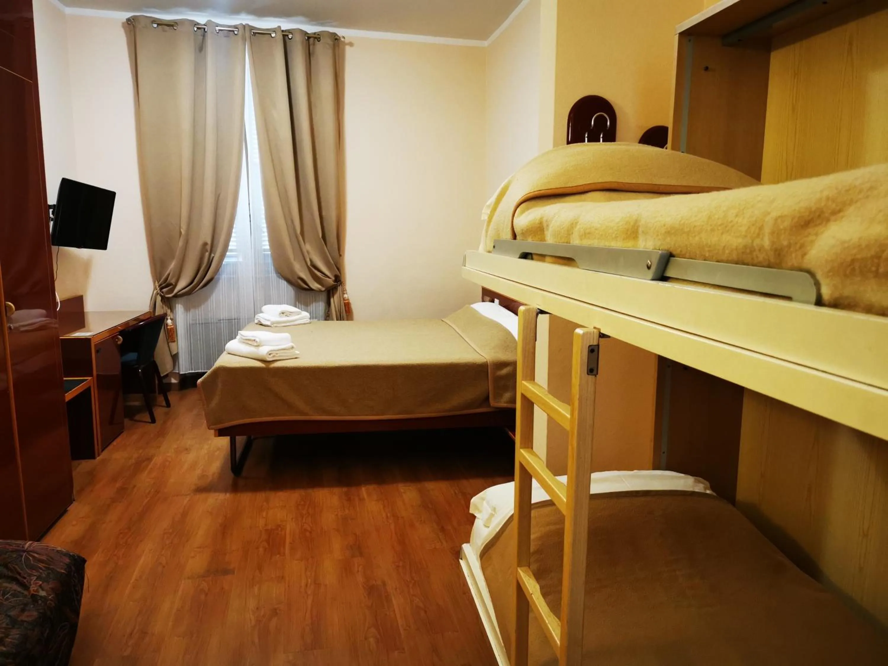 Bed in New Alexander Hotel