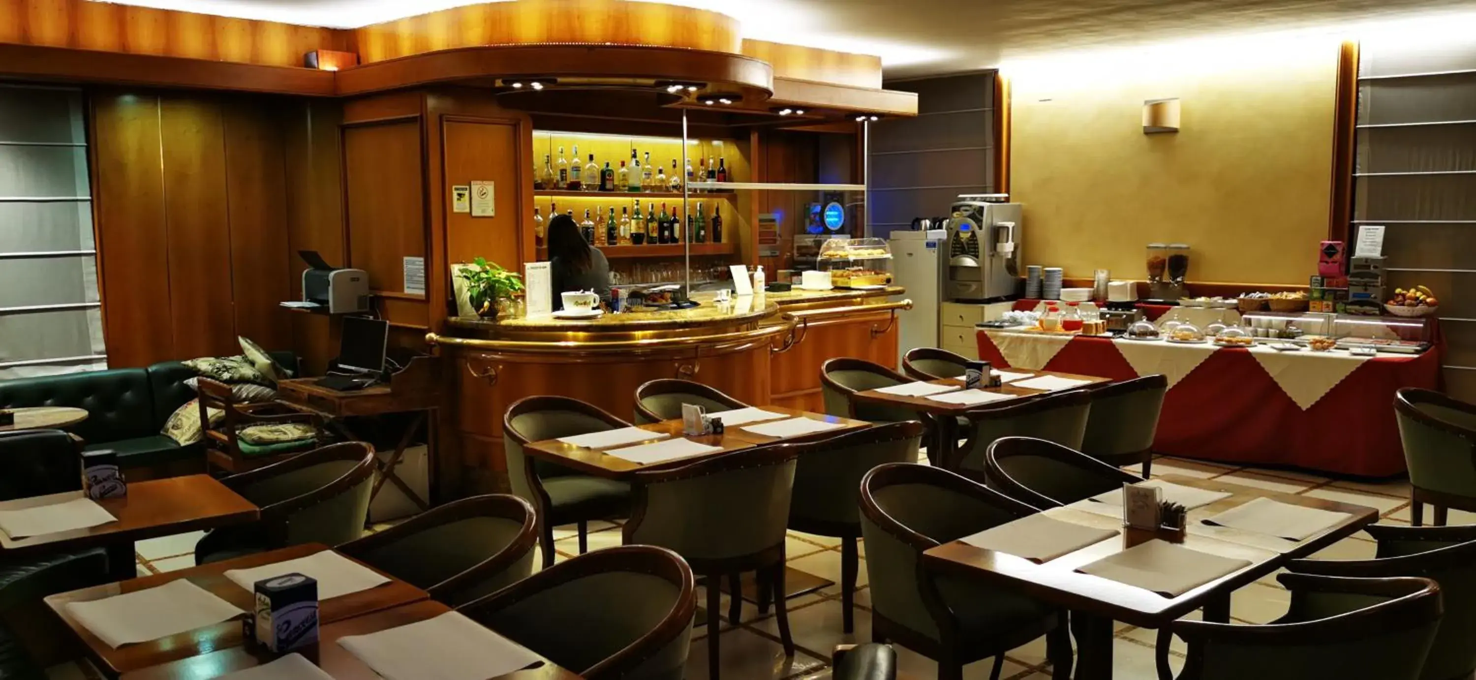 Restaurant/places to eat in New Alexander Hotel Restaurant/places to eat in New Alexander Hotel