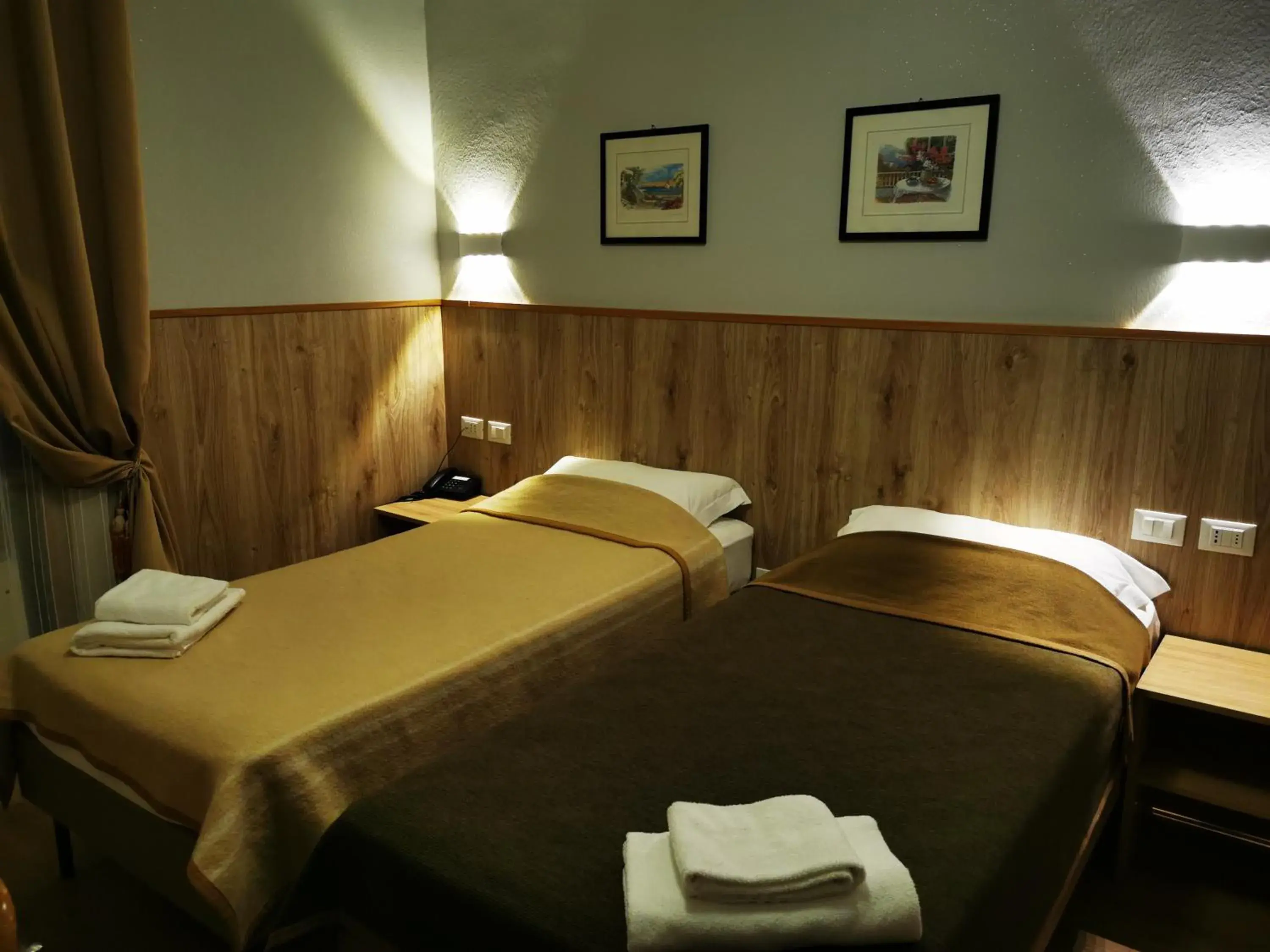 Twin Room in New Alexander Hotel Twin Room in New Alexander Hotel