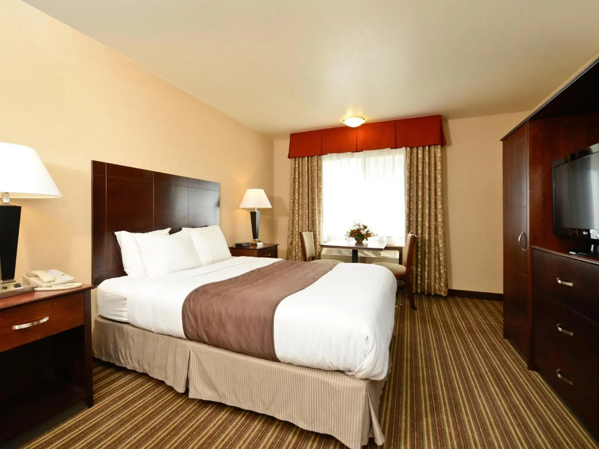 Bed in Yellowstone West Gate Hotel Bed in Yellowstone West Gate Hotel