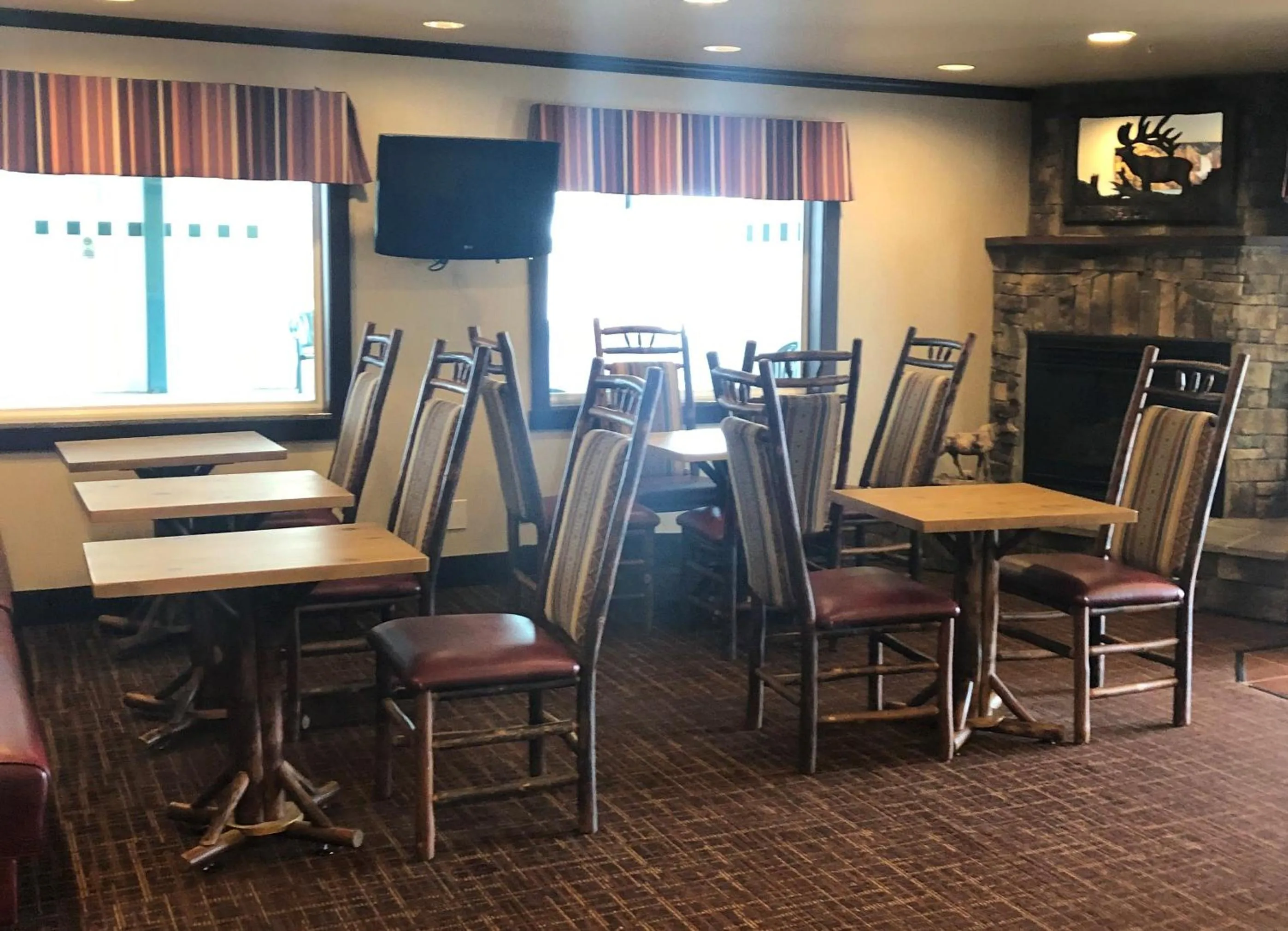 Breakfast in Yellowstone West Gate Hotel