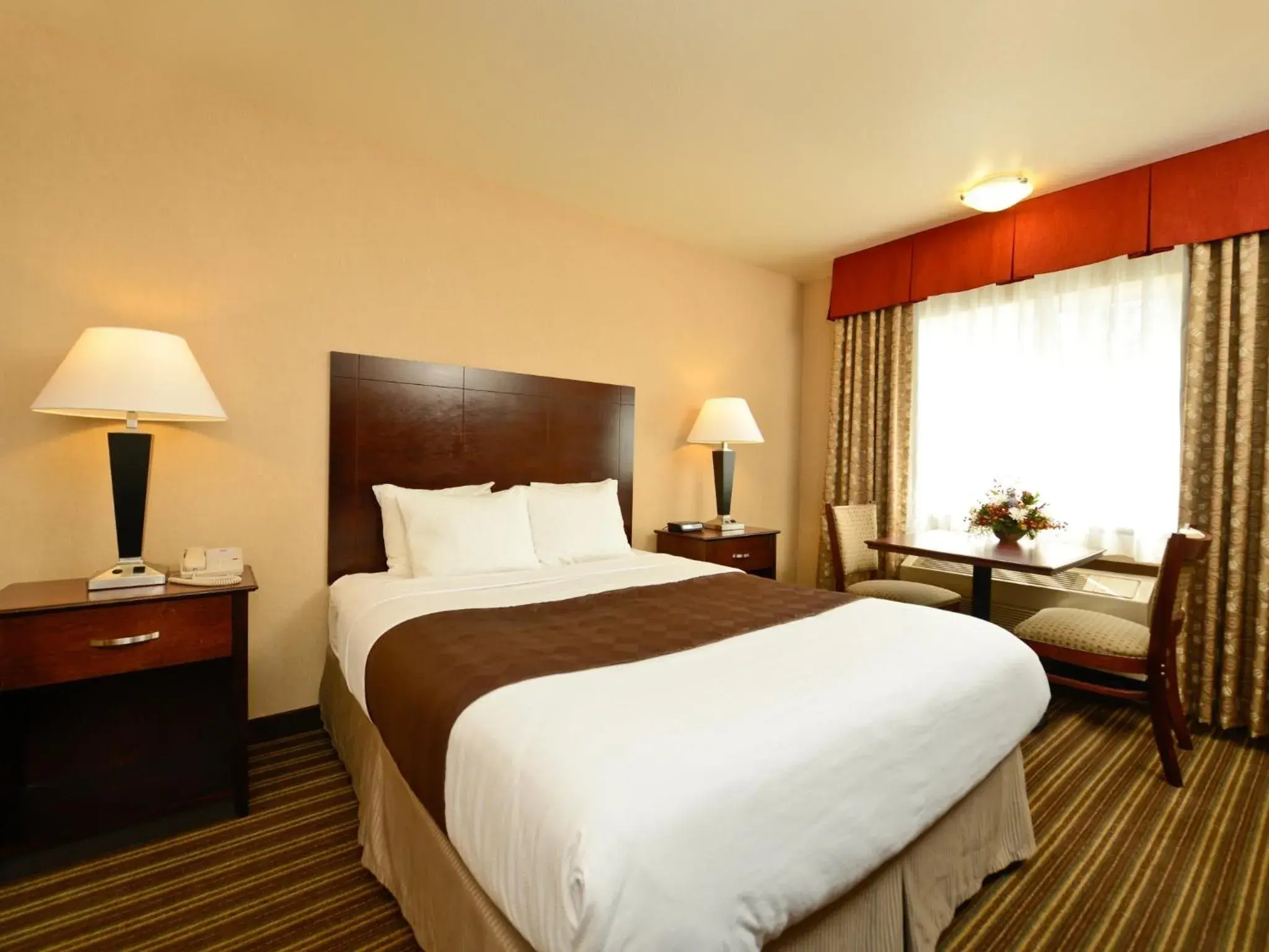 Bed in Yellowstone West Gate Hotel Bed in Yellowstone West Gate Hotel