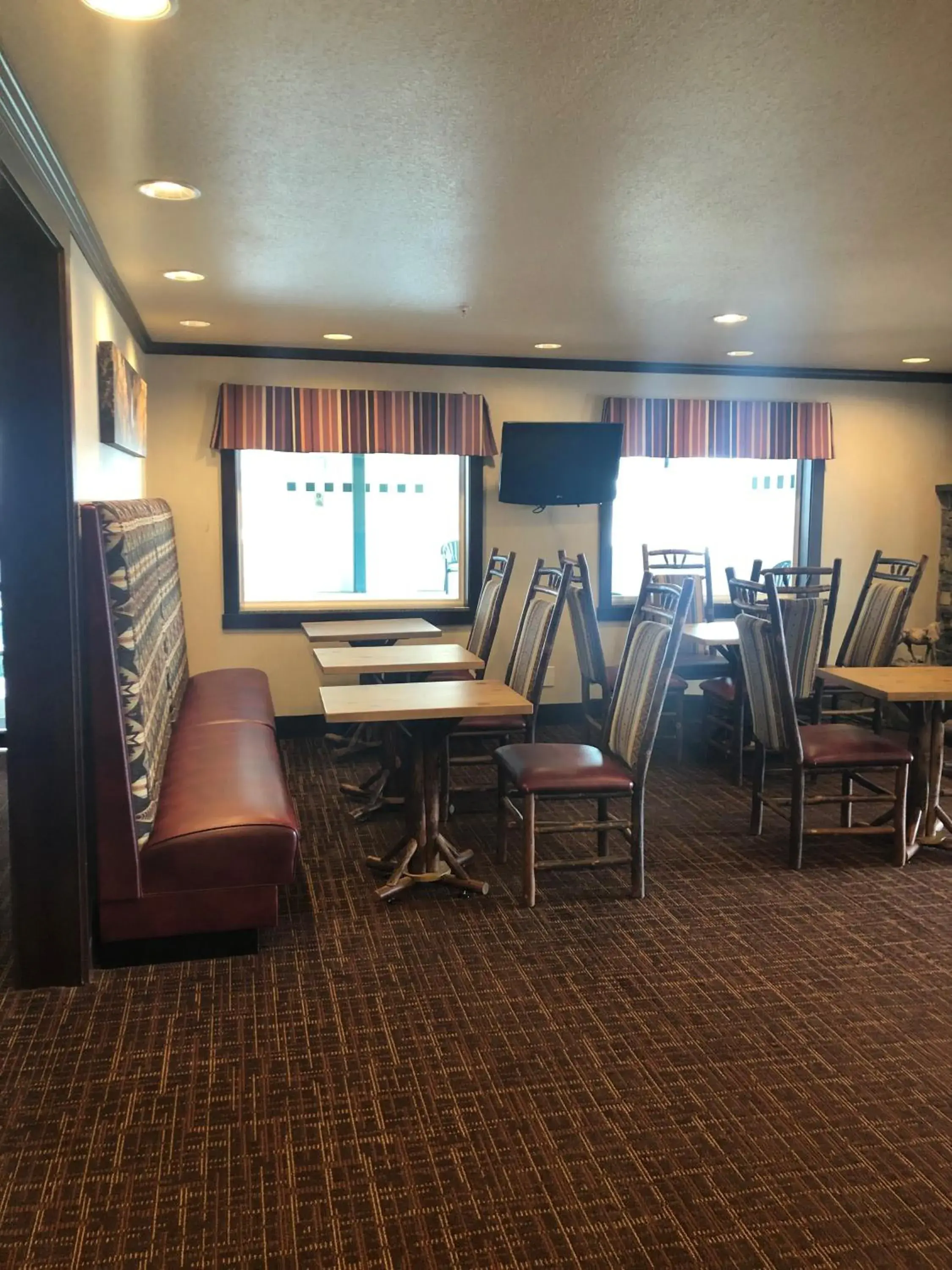 Breakfast in Yellowstone West Gate Hotel Breakfast in Yellowstone West Gate Hotel