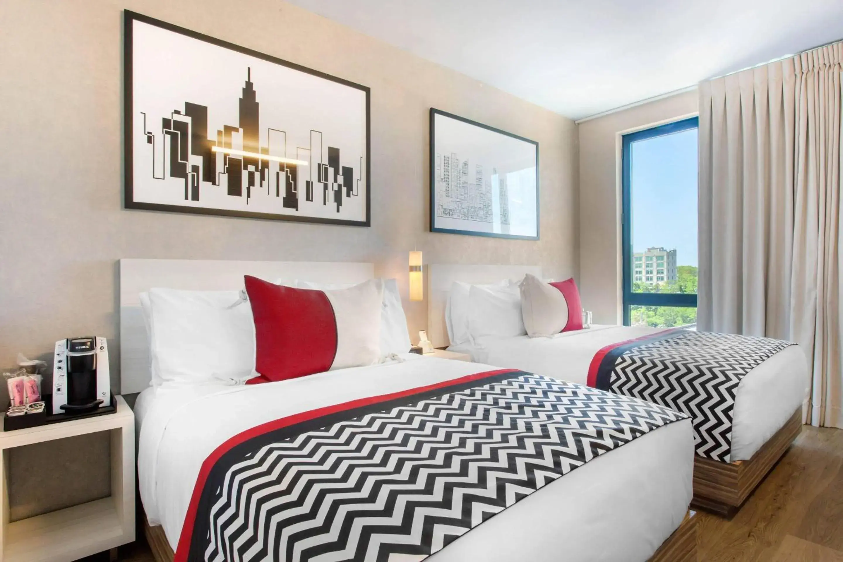 Bedroom, Bed in Insignia Hotel Brooklyn, an Ascend Collection Hotel Bedroom, Bed in Insignia Hotel Brooklyn, an Ascend Collection Hotel