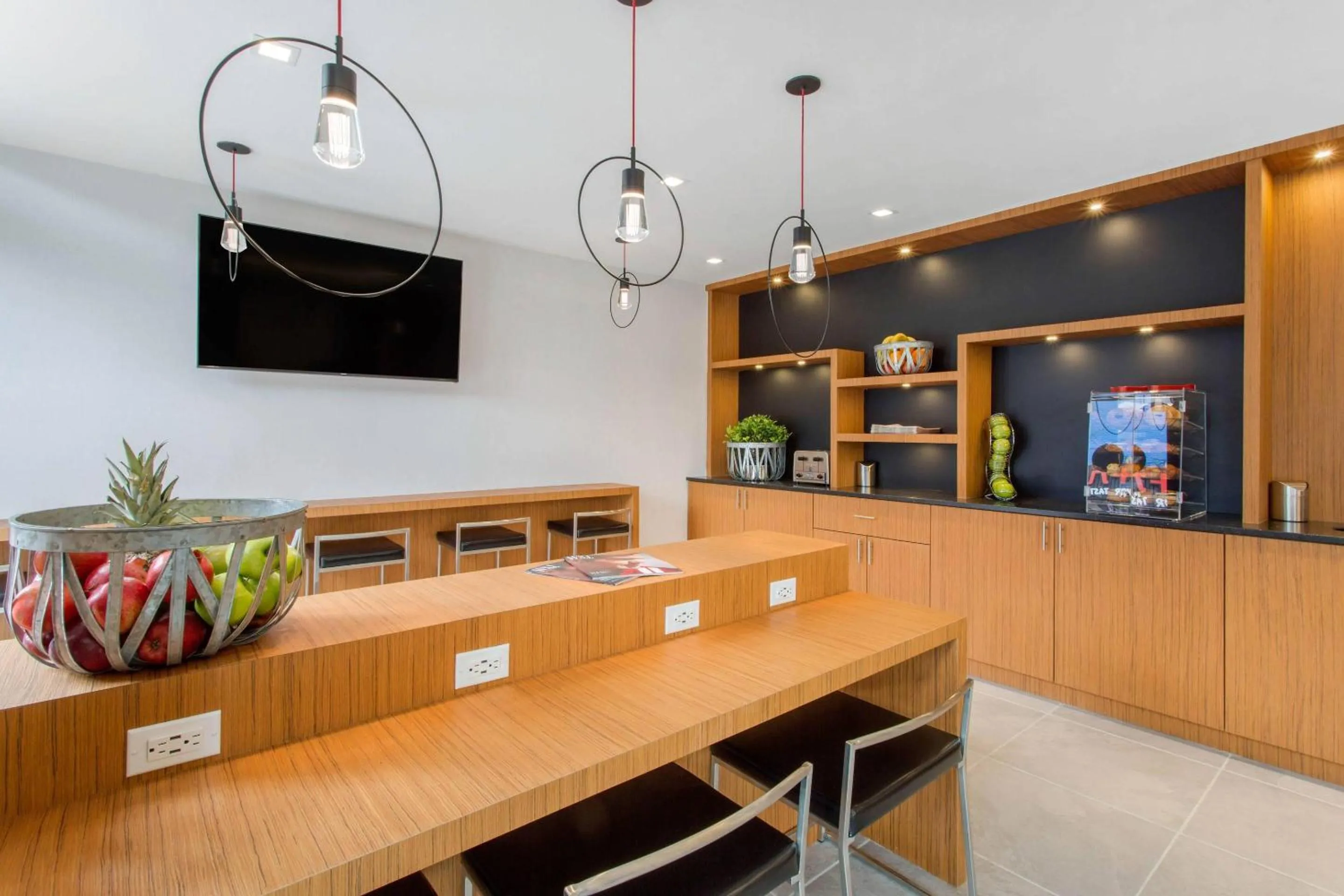 Breakfast in Insignia Hotel Brooklyn, an Ascend Collection Hotel