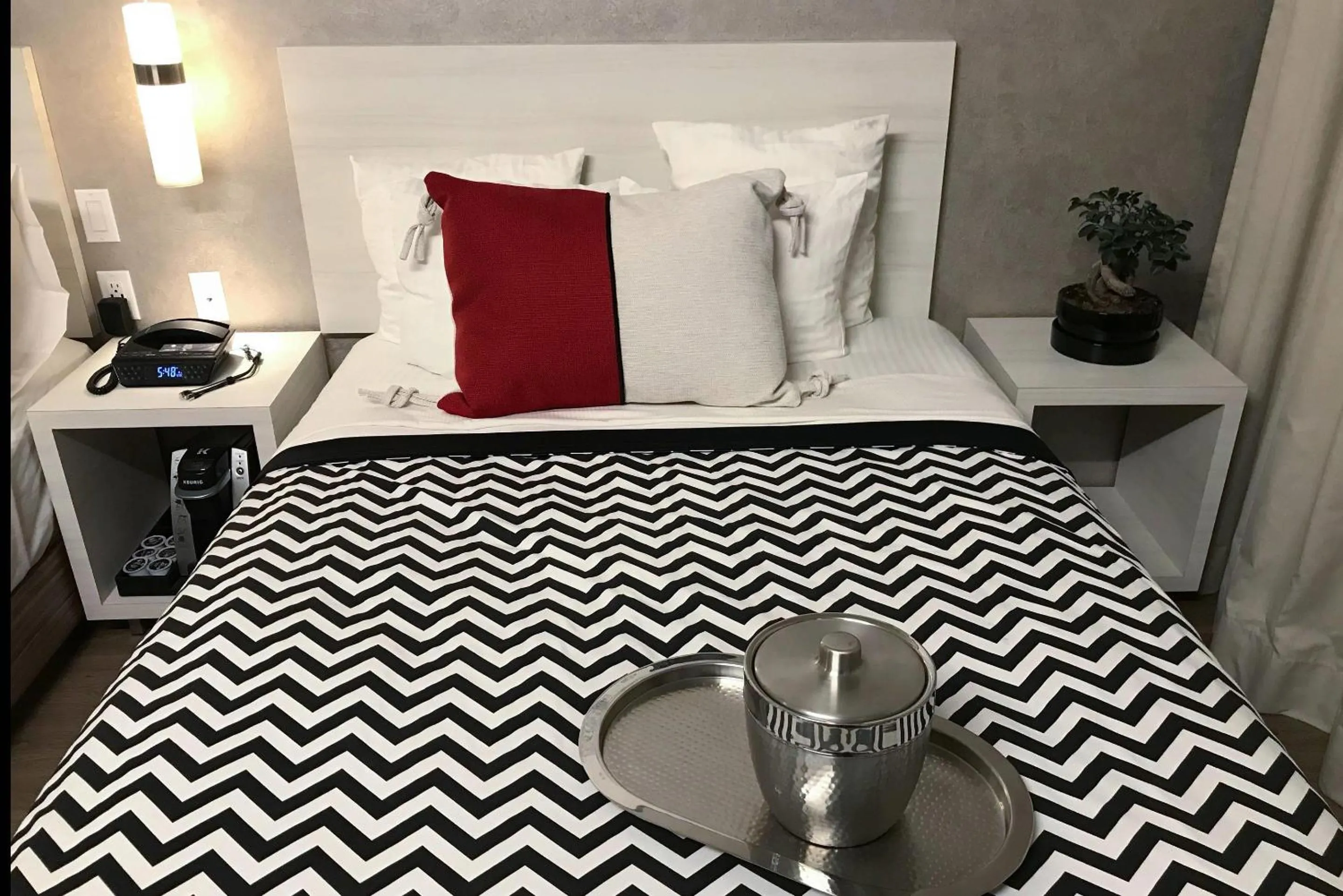 Bedroom in Insignia Hotel Brooklyn, an Ascend Collection Hotel