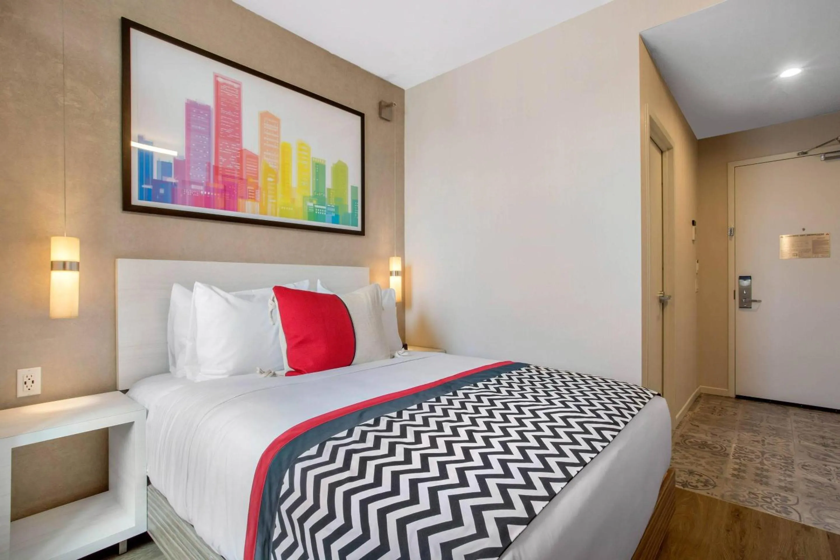 Bedroom, Bed in Insignia Hotel Brooklyn, an Ascend Collection Hotel