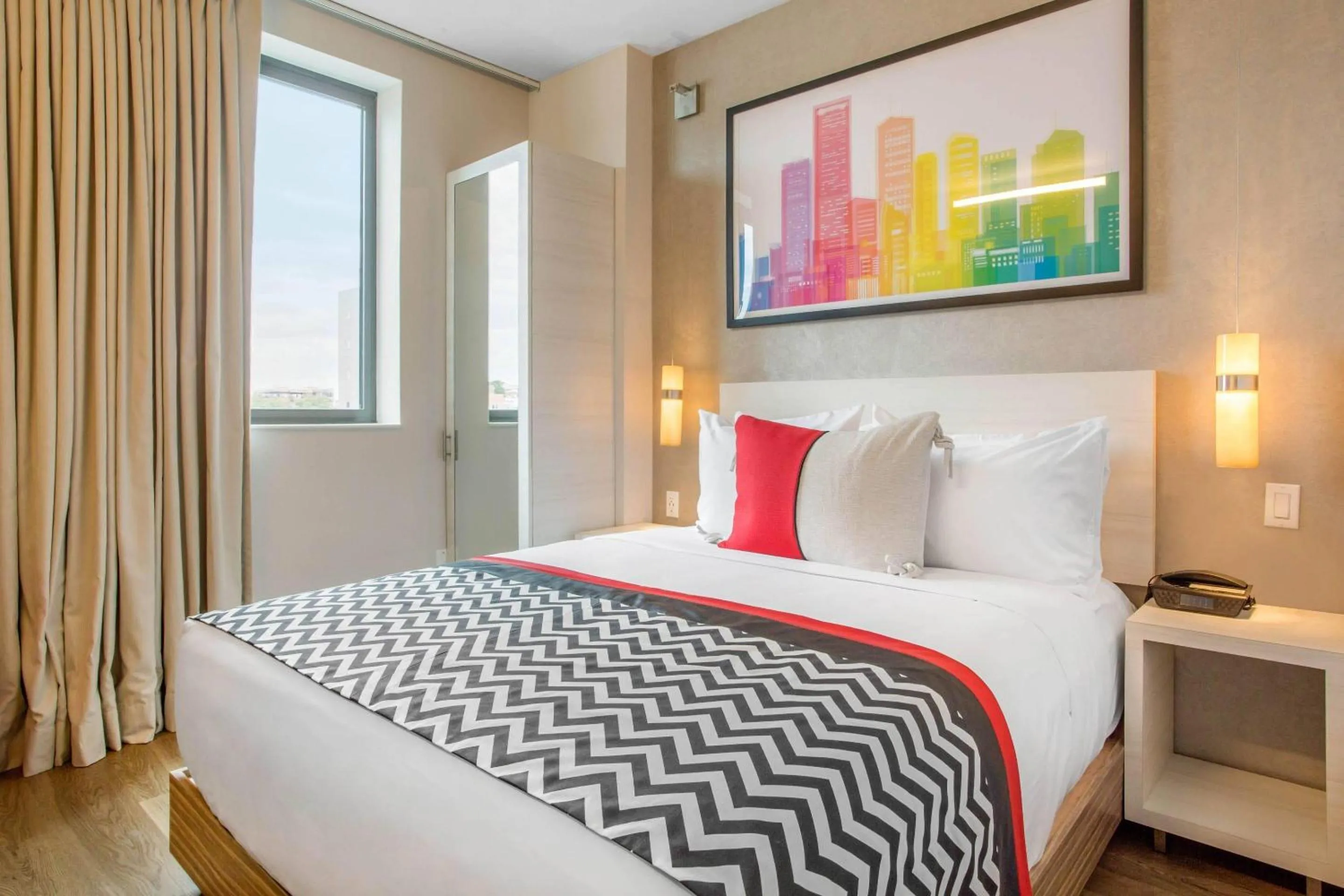 Bedroom, Bed in Insignia Hotel Brooklyn, an Ascend Collection Hotel