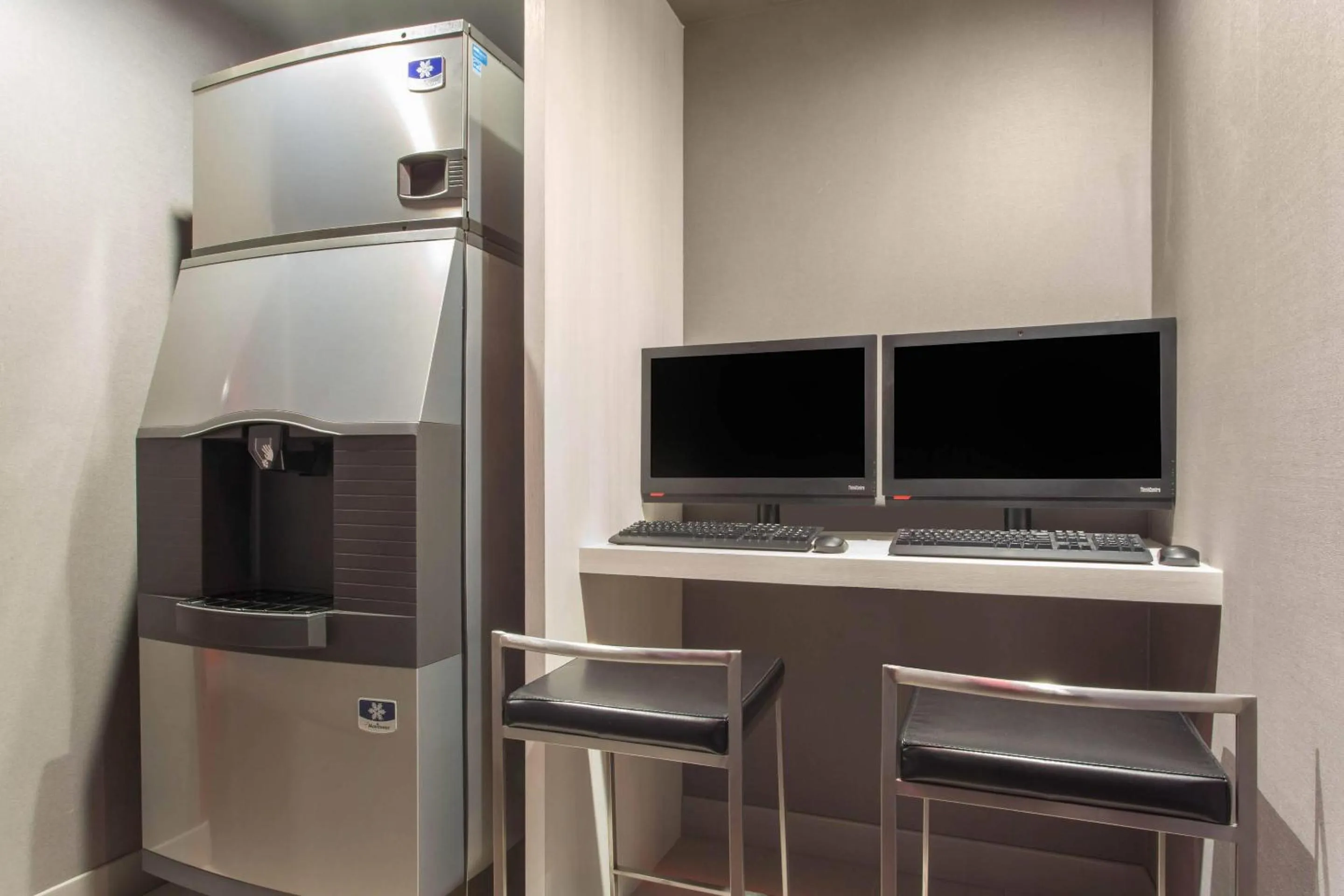 Business facilities in Insignia Hotel Brooklyn, an Ascend Collection Hotel