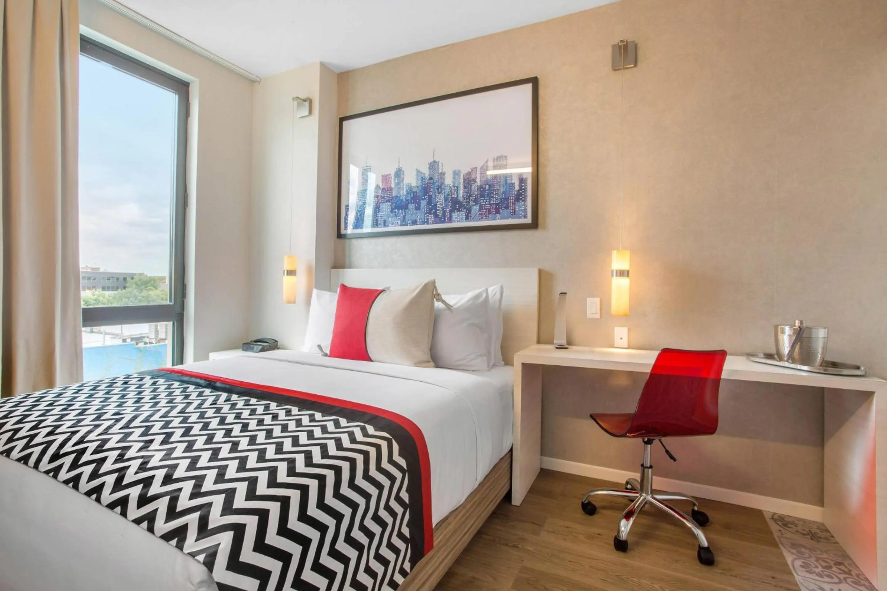 Bedroom, Bed in Insignia Hotel Brooklyn, an Ascend Collection Hotel