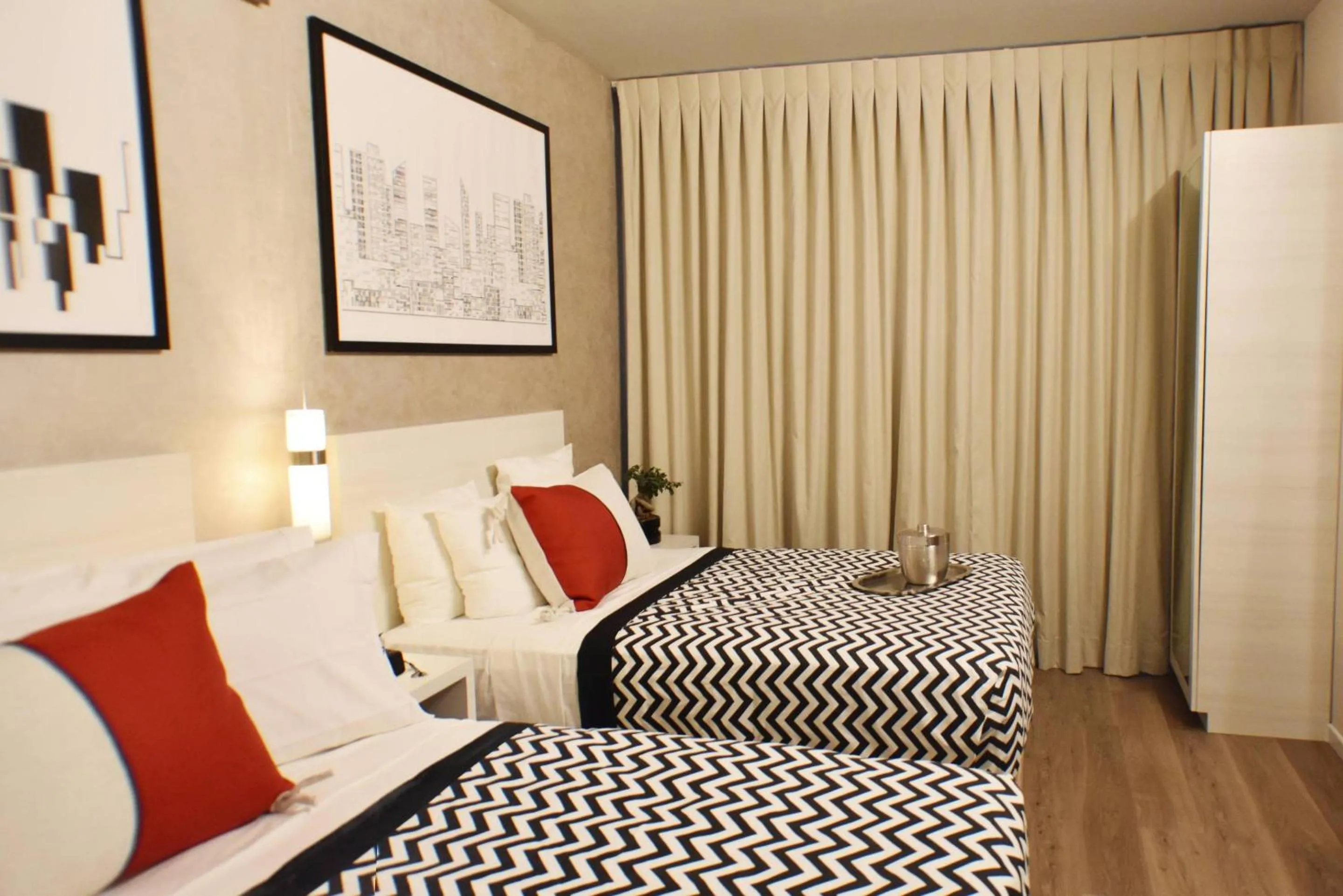 Bedroom, Bed in Insignia Hotel Brooklyn, an Ascend Collection Hotel