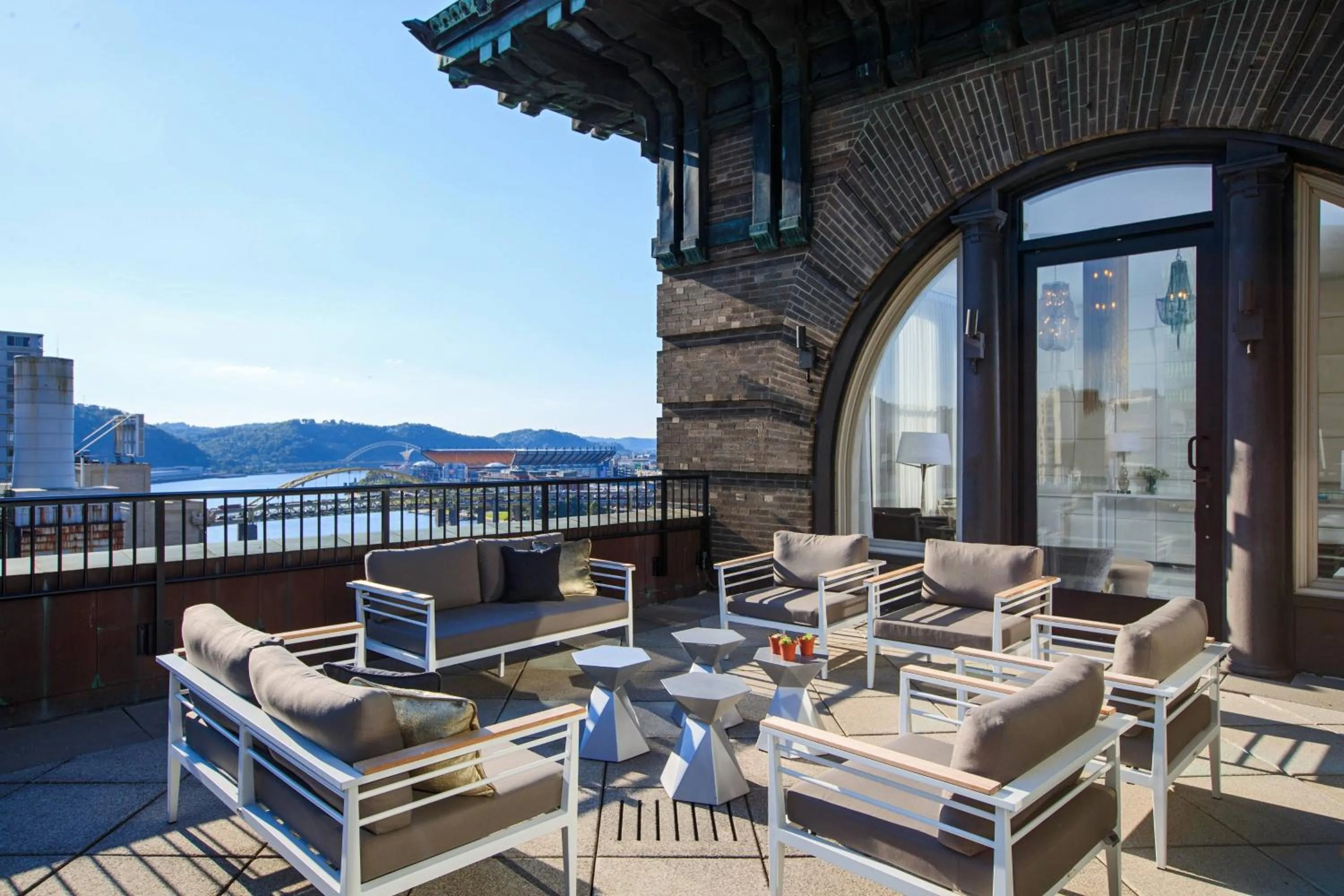 Photo of the whole room in Renaissance Pittsburgh Hotel