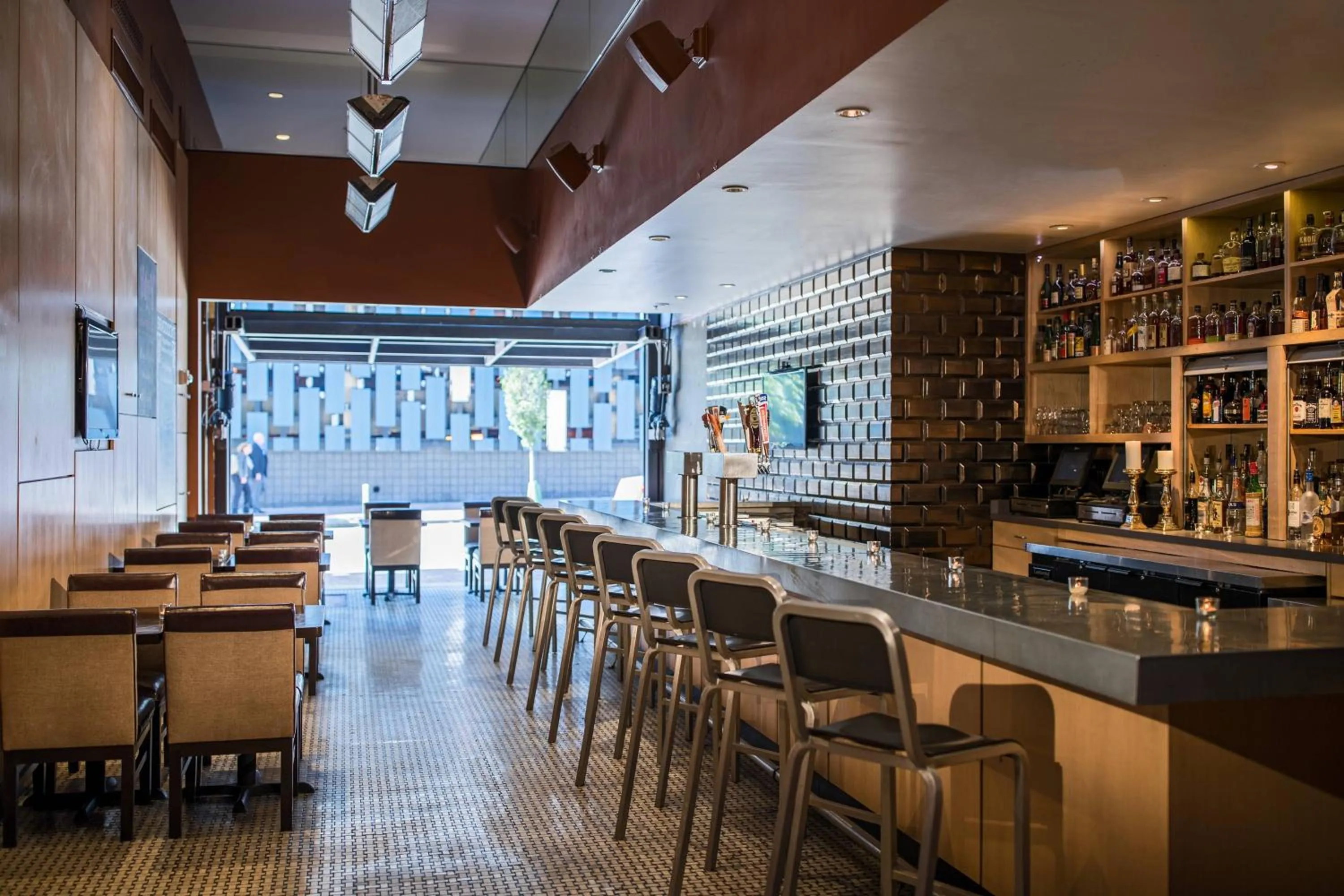 Lounge or bar in Renaissance Pittsburgh Hotel