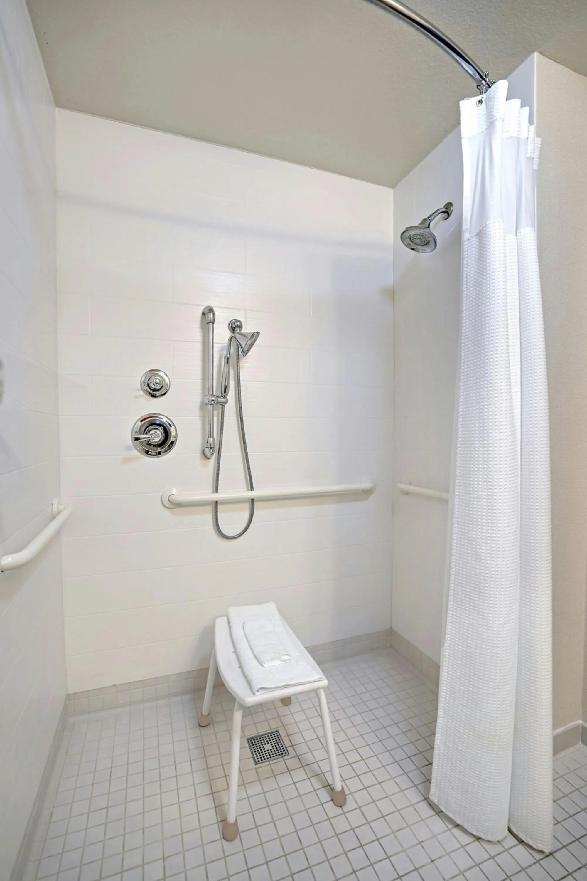 Bathroom in SpringHill Suites Phoenix Tempe Airport