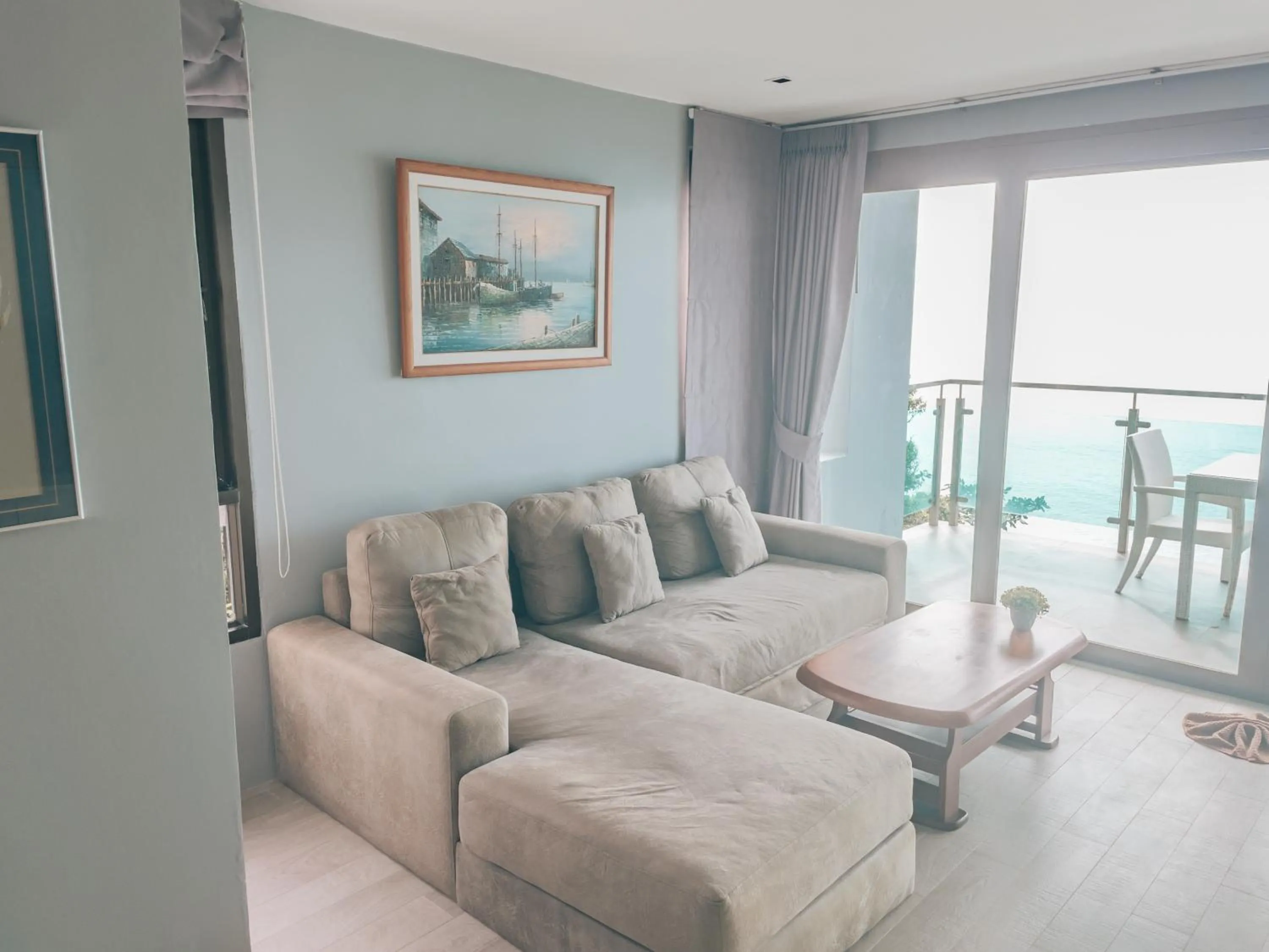 Seating area in Cliff Lanta Suite-Koh Lanta Krabi