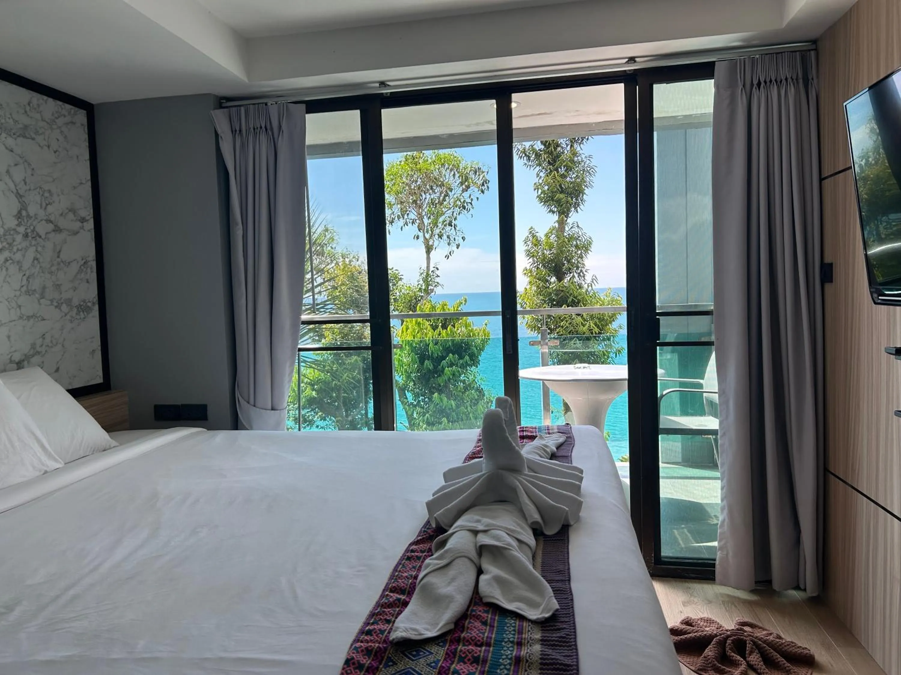 Bedroom, Bed in Cliff Lanta Suite-Koh Lanta Krabi