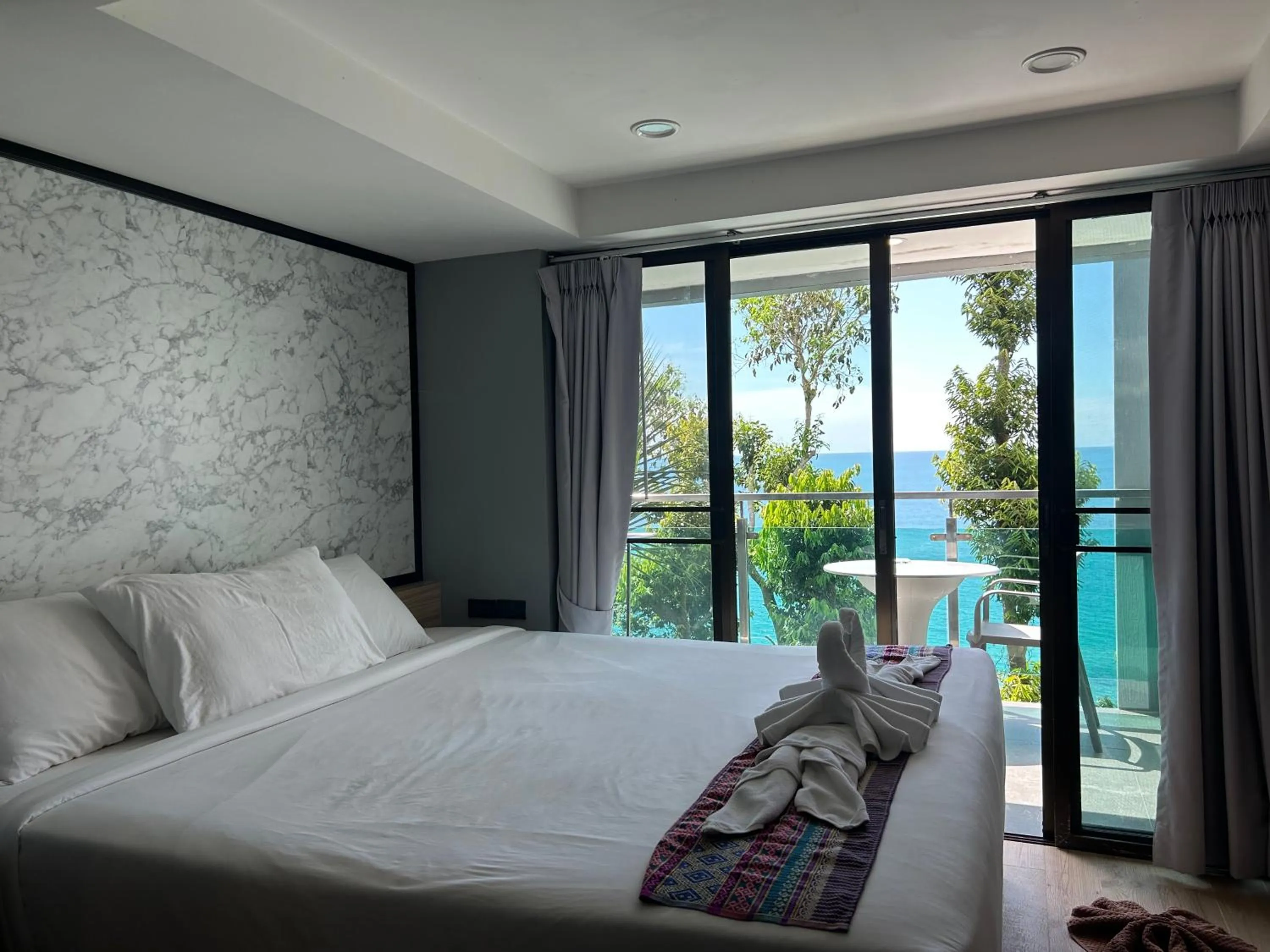 Bedroom, Bed in Cliff Lanta Suite-Koh Lanta Krabi