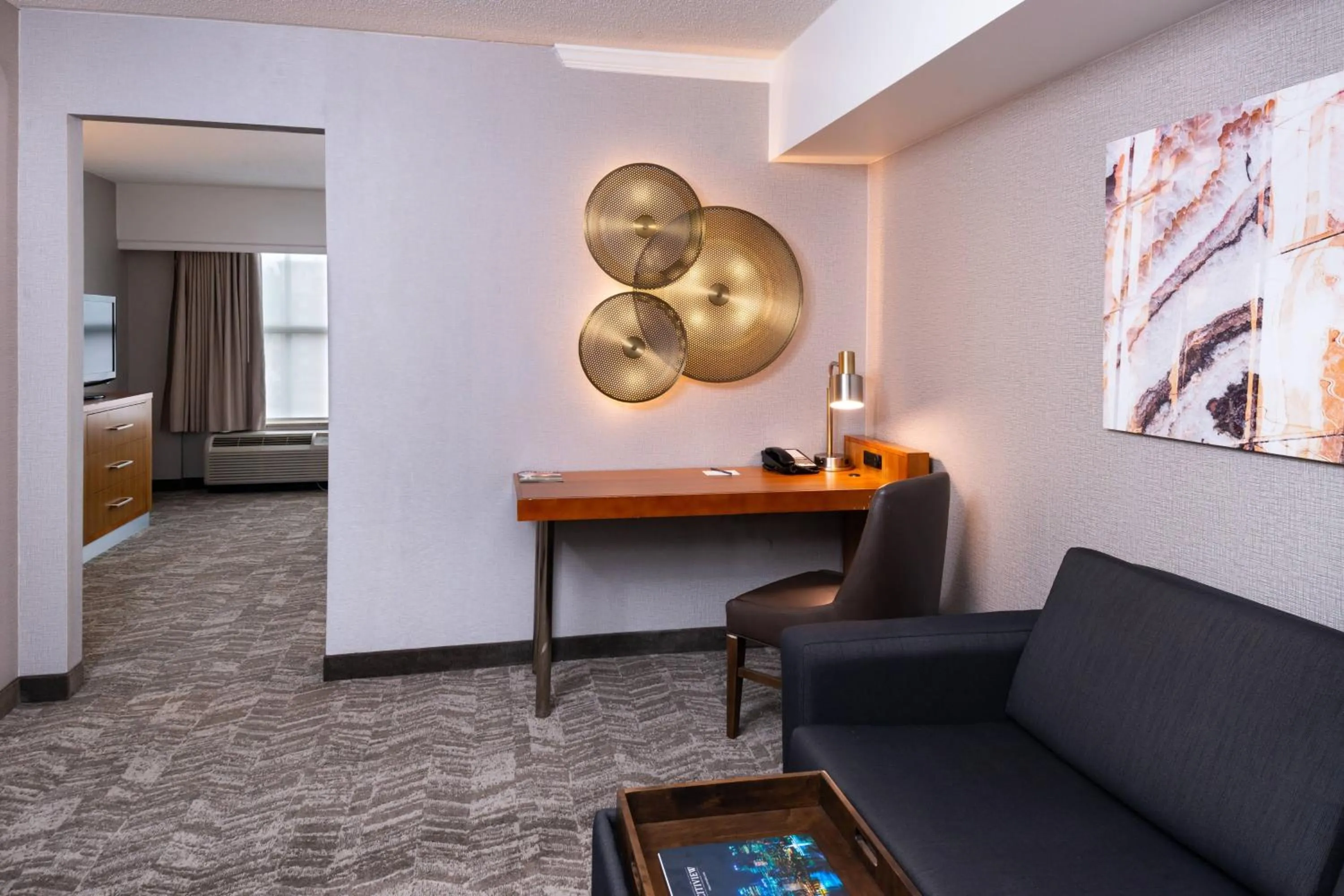 Living room in SpringHill Suites by Marriott Pittsburgh North Shore