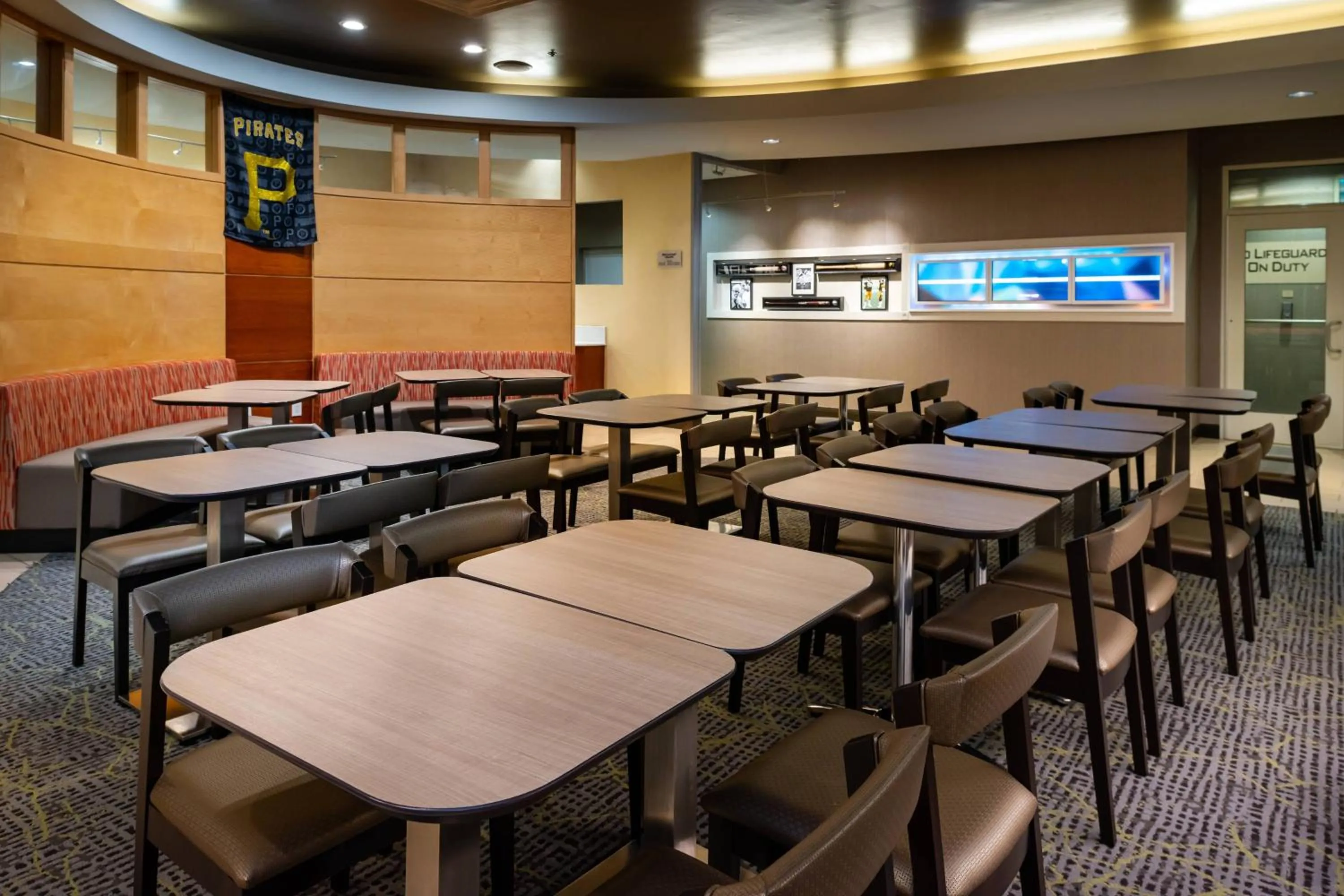 Breakfast in SpringHill Suites by Marriott Pittsburgh North Shore