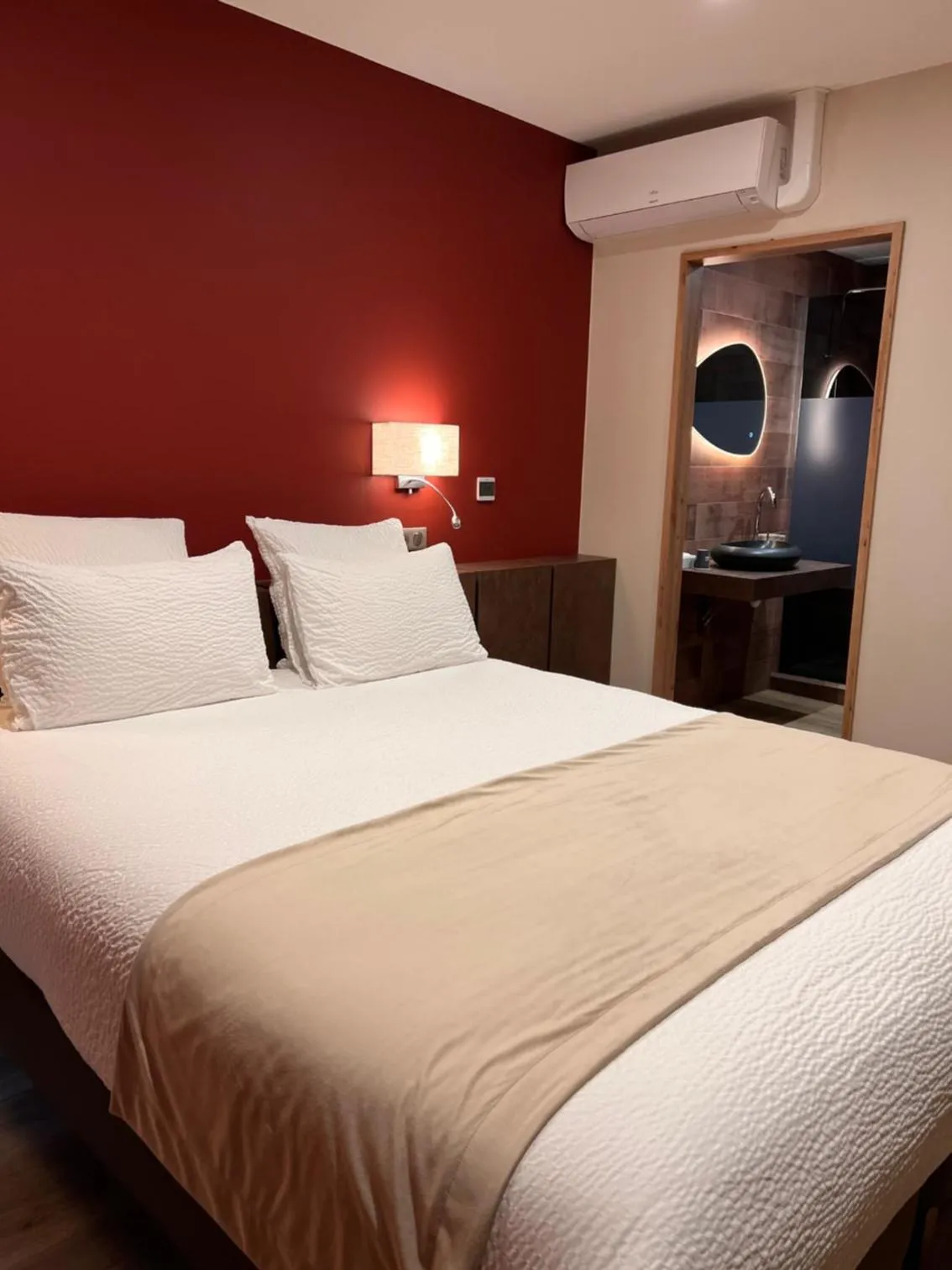 Bedroom, Bed in Logis Hôtel de france