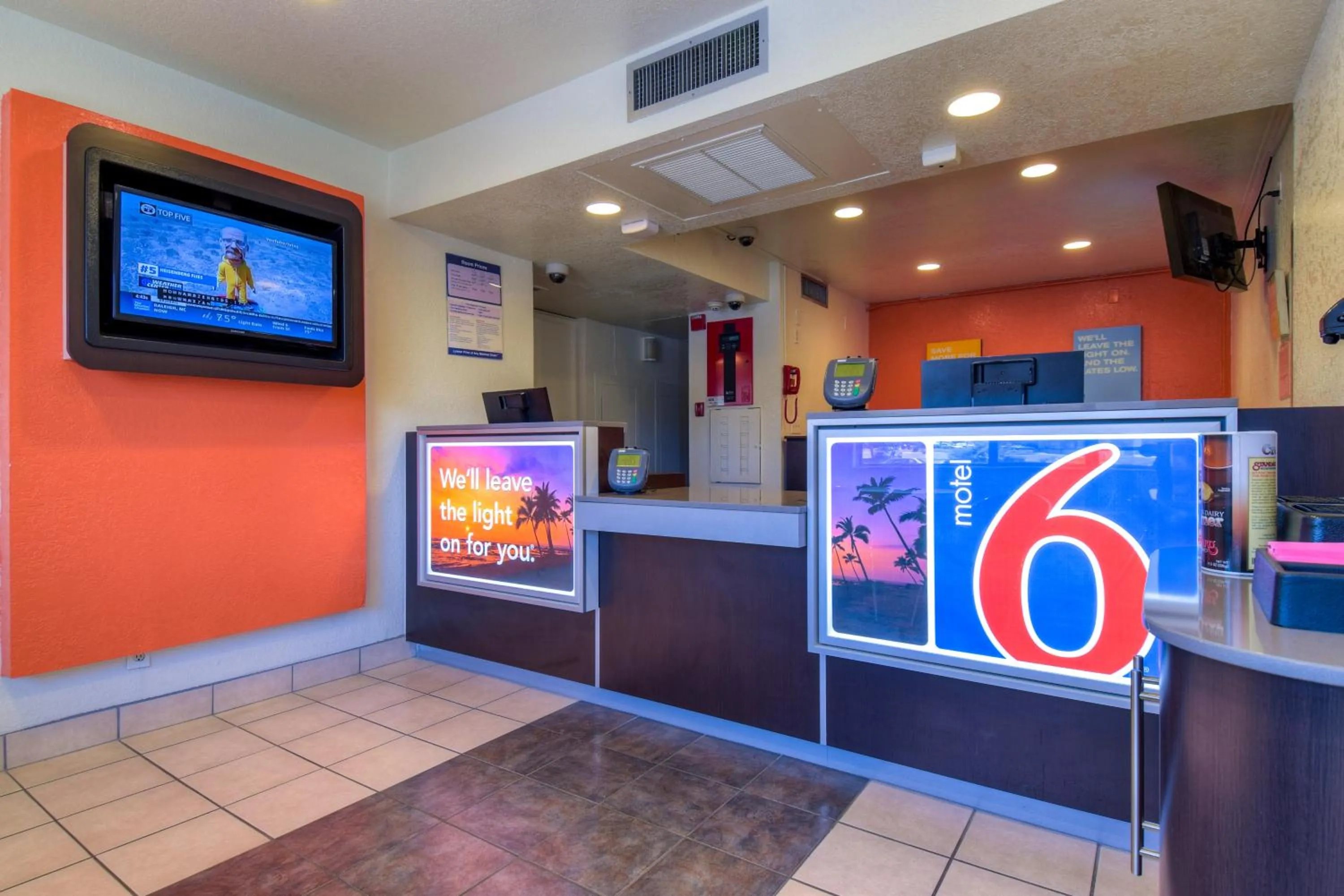 Lobby or reception in Motel 6-Jurupa Valley, CA - Riverside West