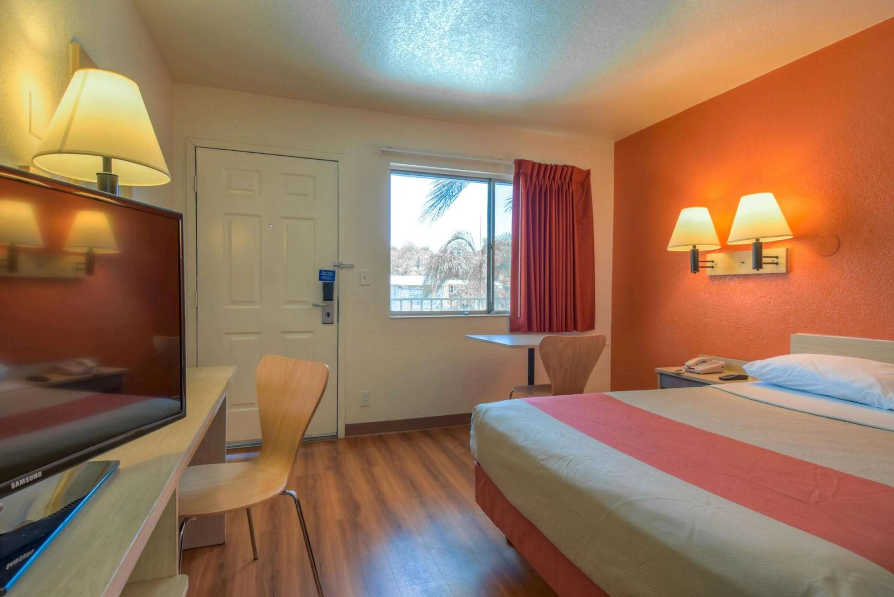 TV and multimedia, Bed in Motel 6-Jurupa Valley, CA - Riverside West