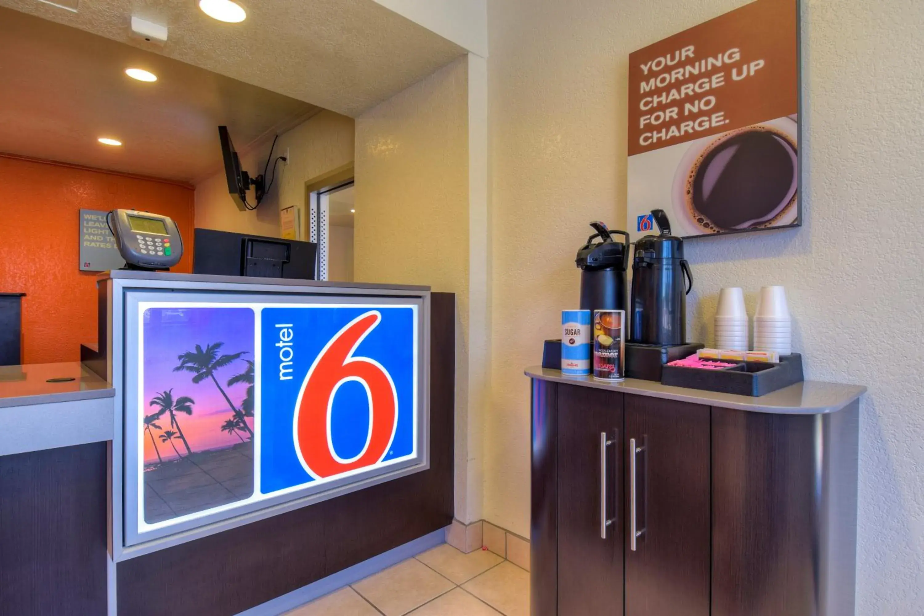 Lobby or reception in Motel 6-Jurupa Valley, CA - Riverside West Lobby or reception in Motel 6-Jurupa Valley, CA - Riverside West