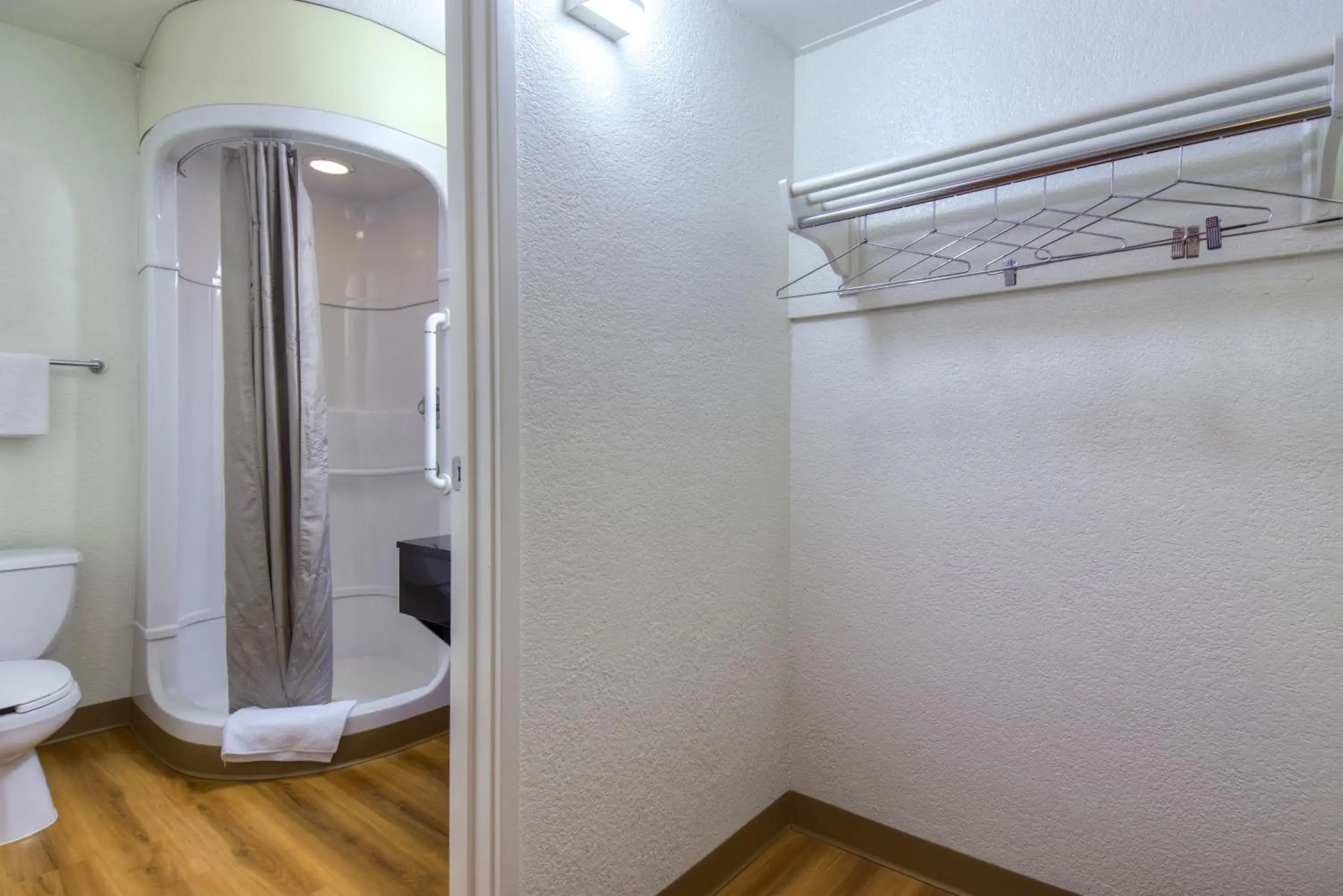 Shower in Motel 6-Jurupa Valley, CA - Riverside West Shower in Motel 6-Jurupa Valley, CA - Riverside West