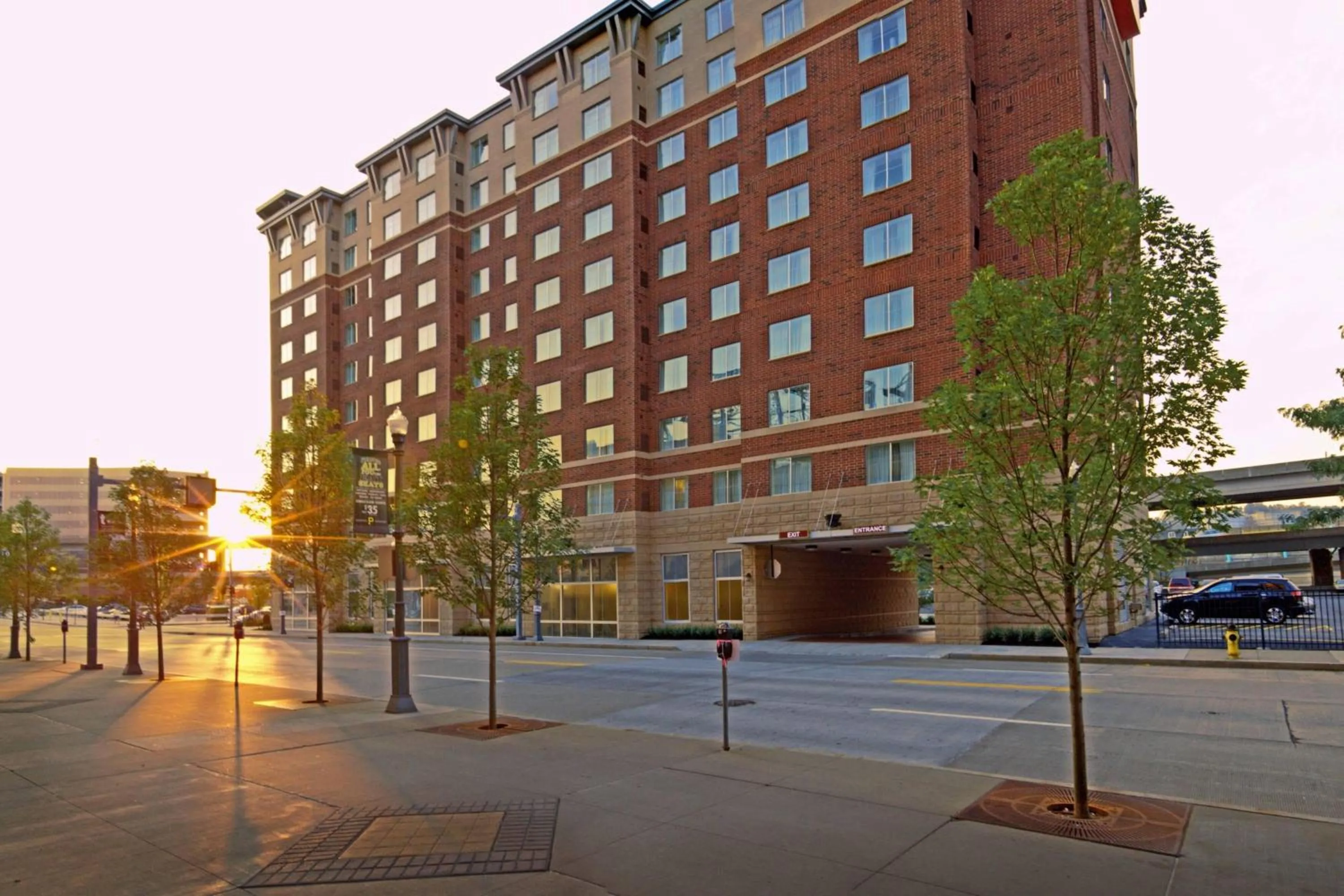 Property building in Residence Inn Pittsburgh North Shore