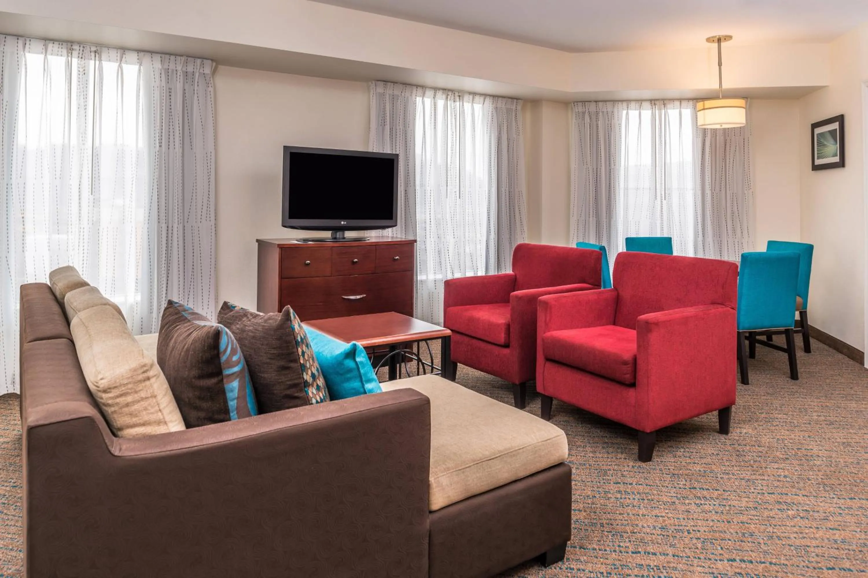 Living room in Residence Inn Pittsburgh North Shore