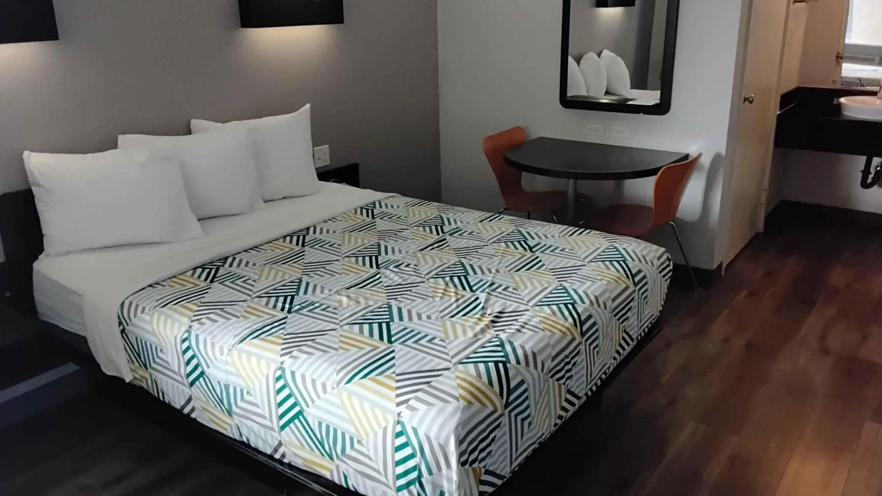 Queen Room in Motel 6-Watsonville, CA - Monterey Area Queen Room in Motel 6-Watsonville, CA - Monterey Area