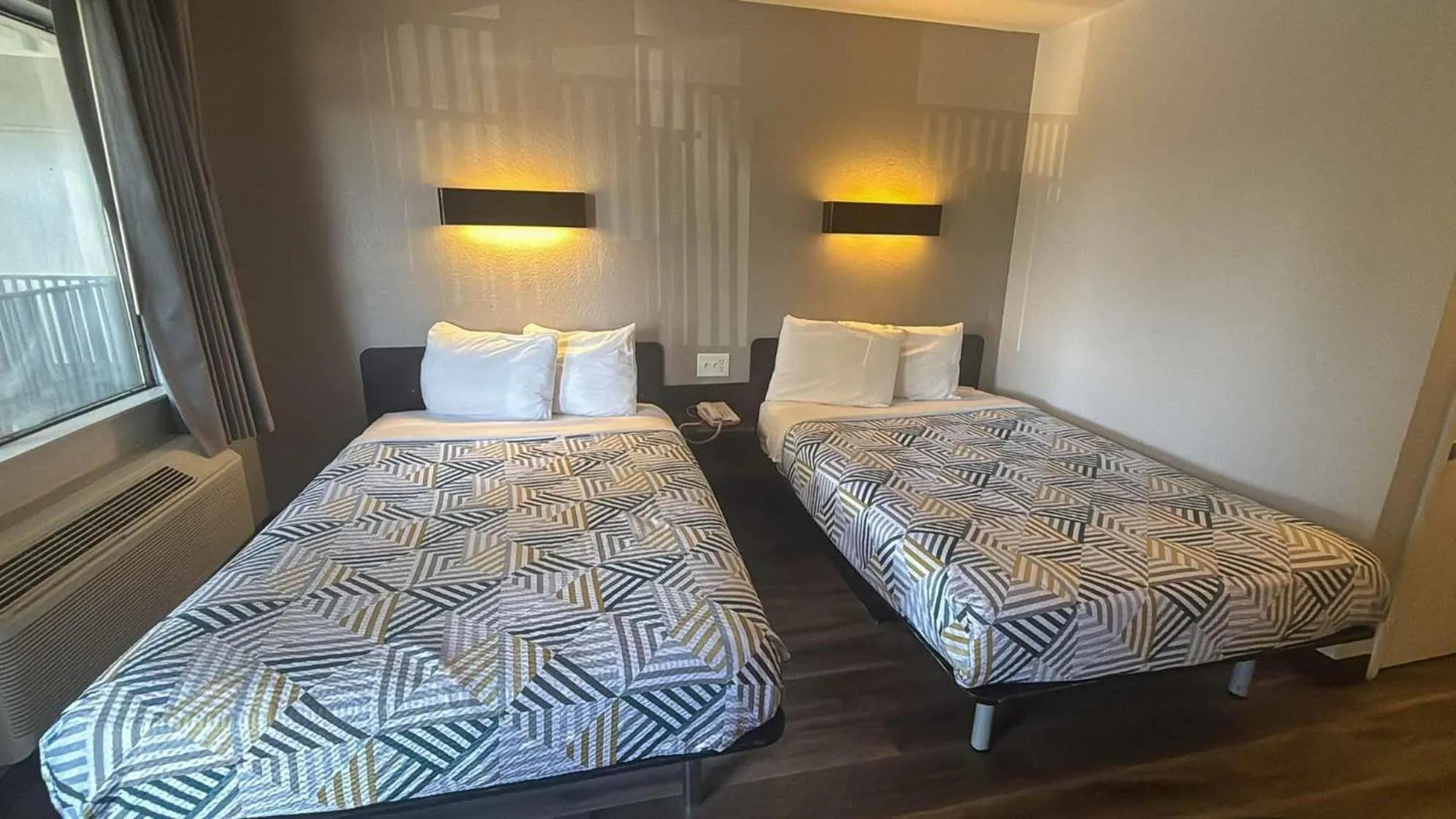 Bedroom, Bed in Motel 6-Watsonville, CA - Monterey Area