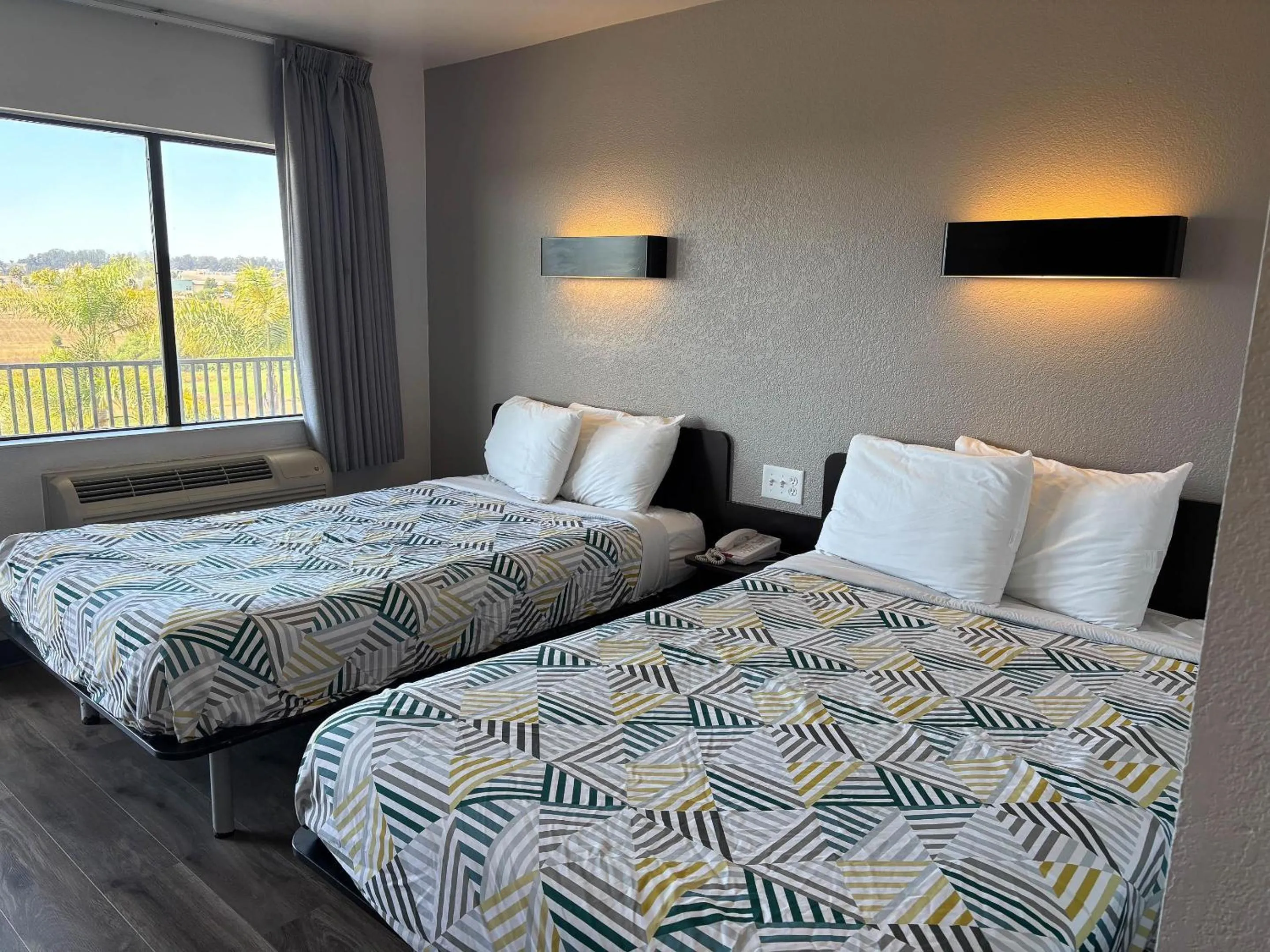 Bedroom, Bed in Motel 6-Watsonville, CA - Monterey Area