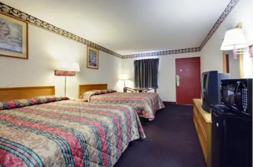 Photo of the whole room, Bed in Americas Best Value Inn & Suites Macon