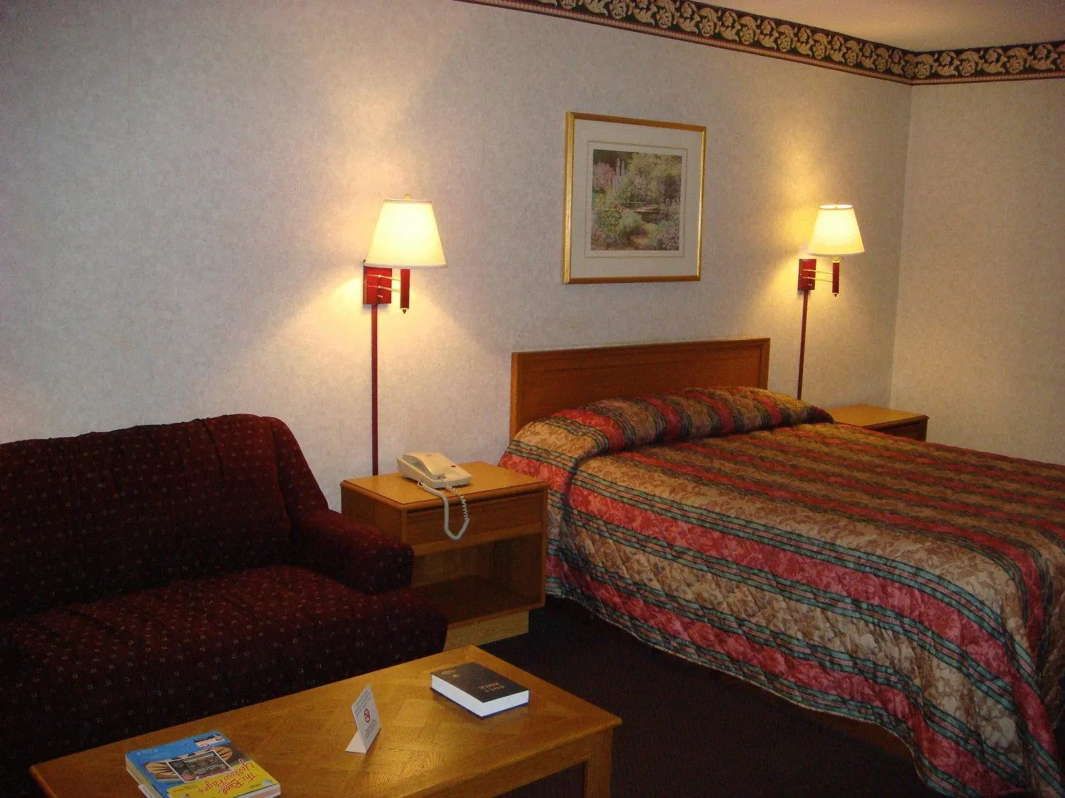 Bed in Americas Best Value Inn & Suites Macon