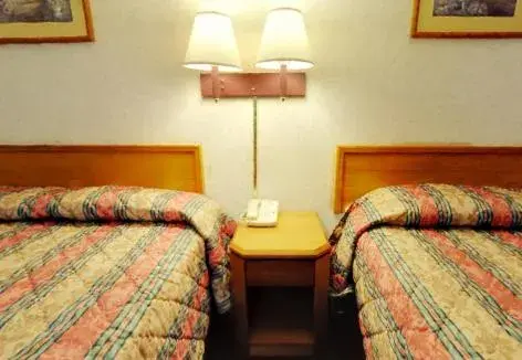 Bed in Americas Best Value Inn & Suites Macon Bed in Americas Best Value Inn & Suites Macon