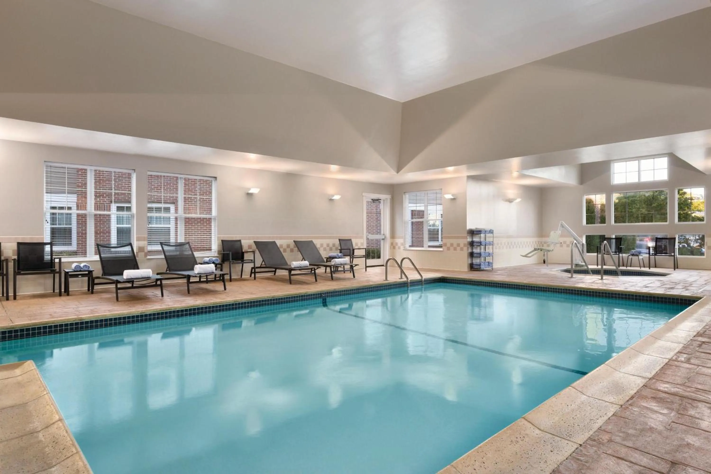 Swimming pool in Residence Inn by Marriott Newport Middletown