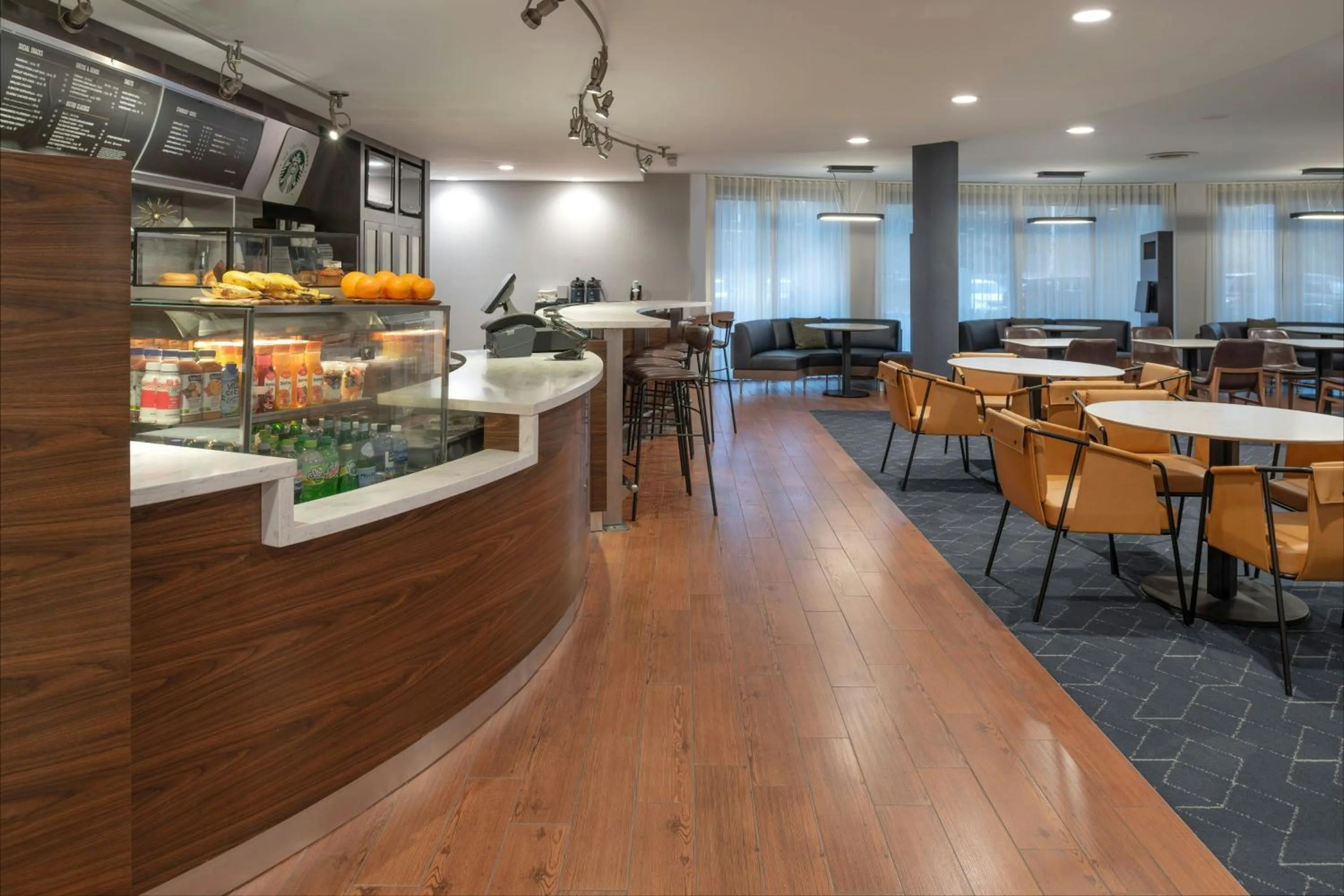 Restaurant/places to eat in Courtyard by Marriott Providence Lincoln