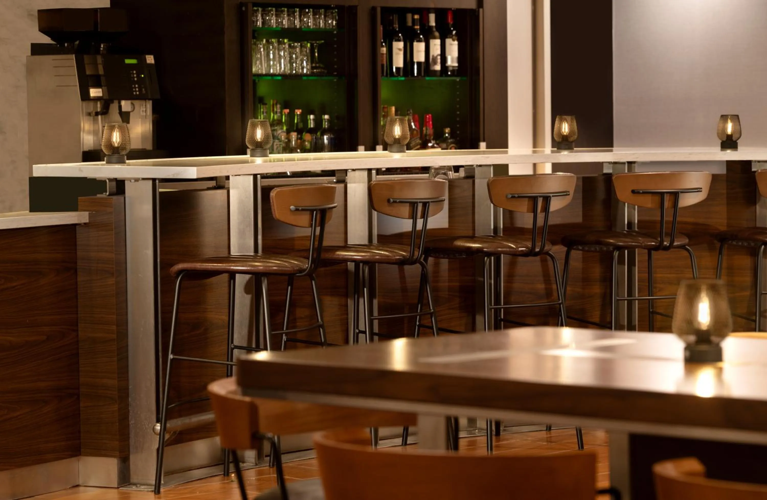 Lounge or bar in Courtyard by Marriott Providence Lincoln