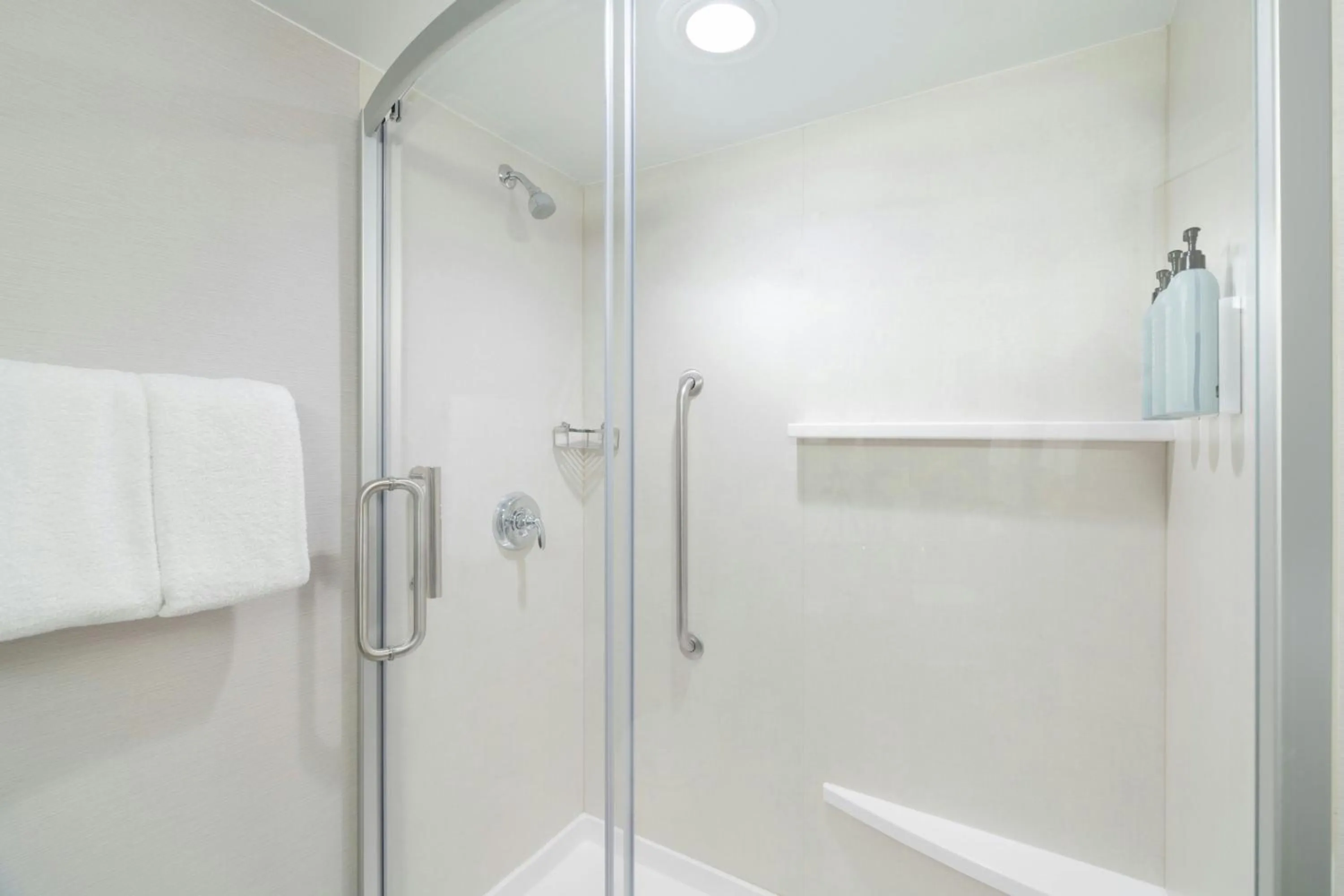 Bathroom in Courtyard by Marriott Providence Lincoln