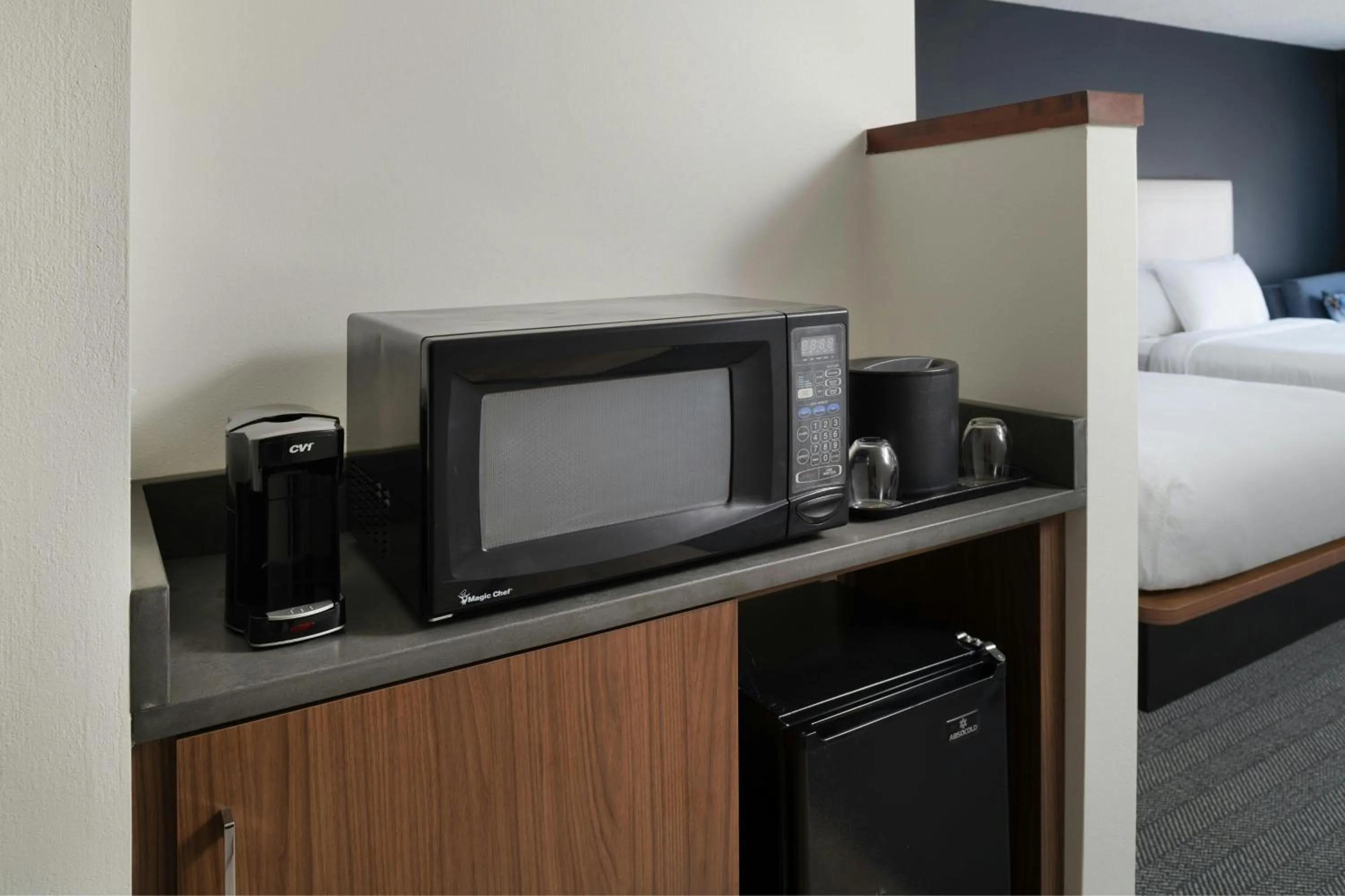 Photo of the whole room, Bed in Courtyard by Marriott Providence Lincoln