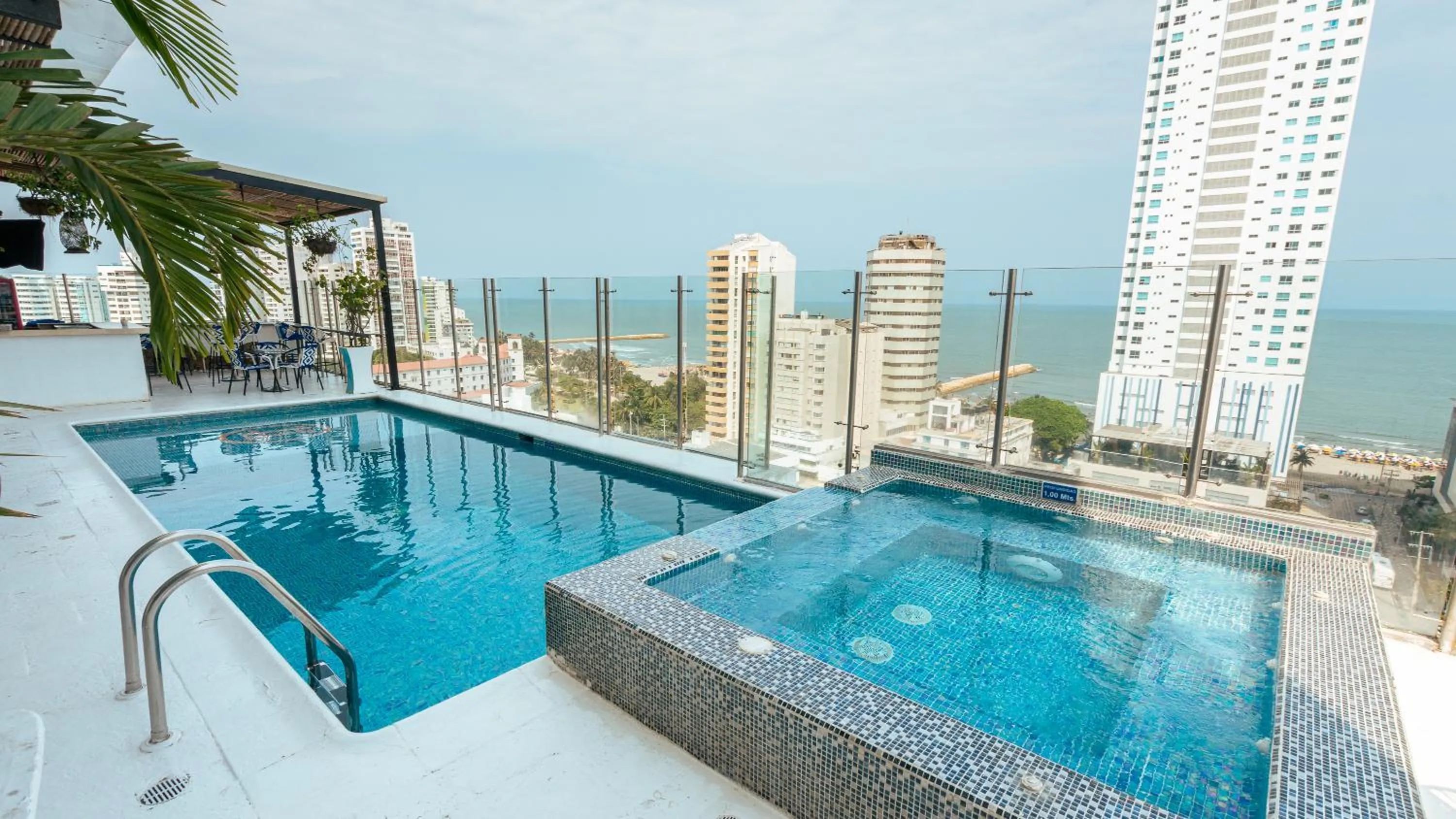 Swimming pool in Hotel Zi One Luxury